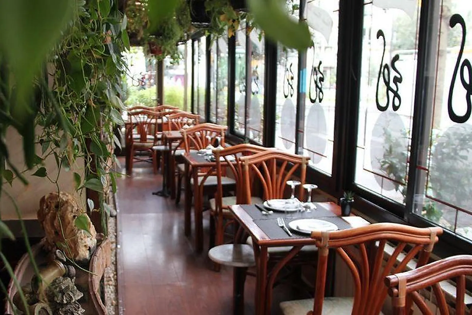 Cafés et Restaurants, RESTAURANTS - PARIS (PARIS) : LE LYS DL&RSQUO;OR