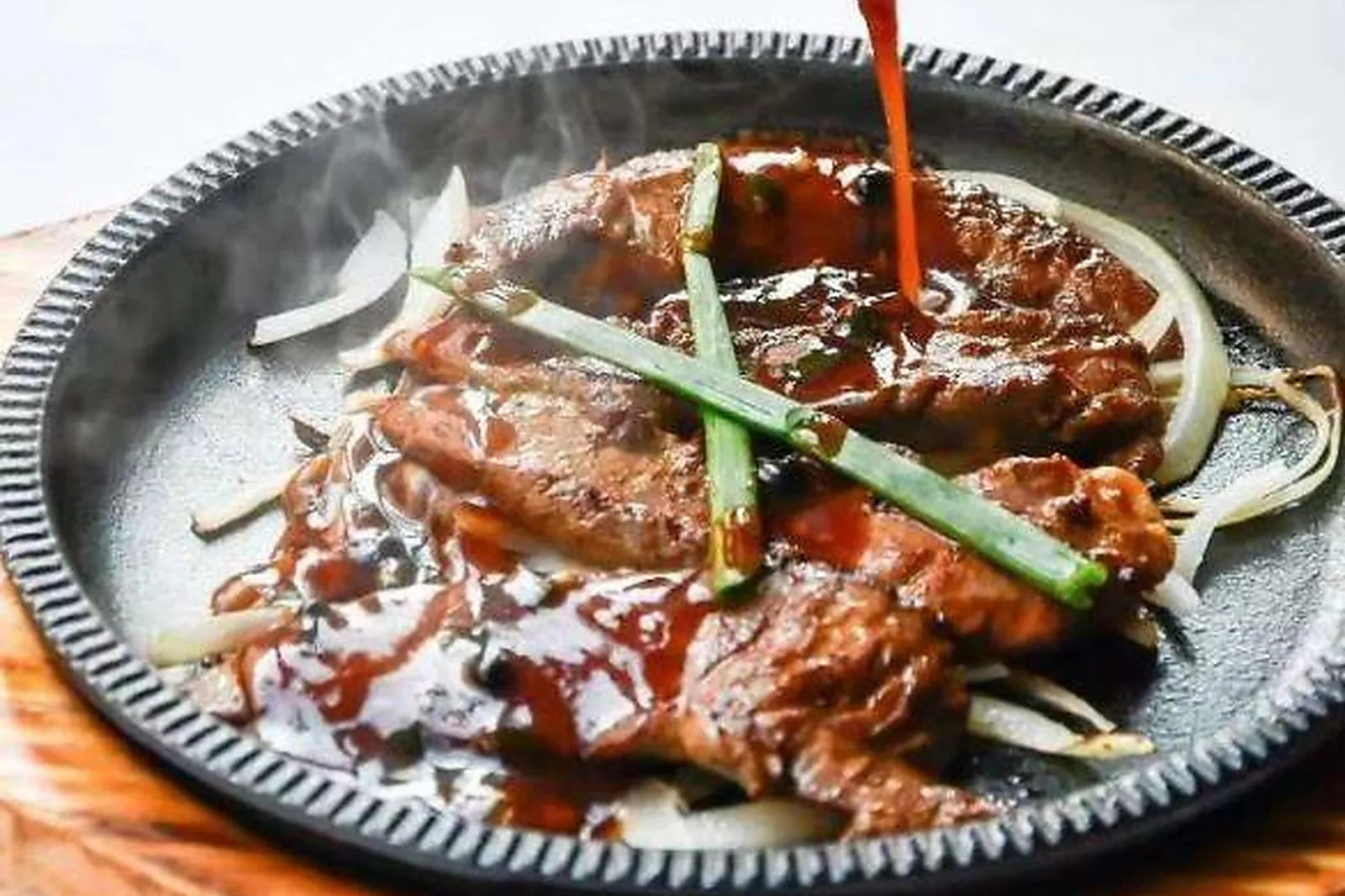 Cafés et Restaurants, RESTAURANTS - PARIS (PARIS) : LE LYS DL&RSQUO;OR