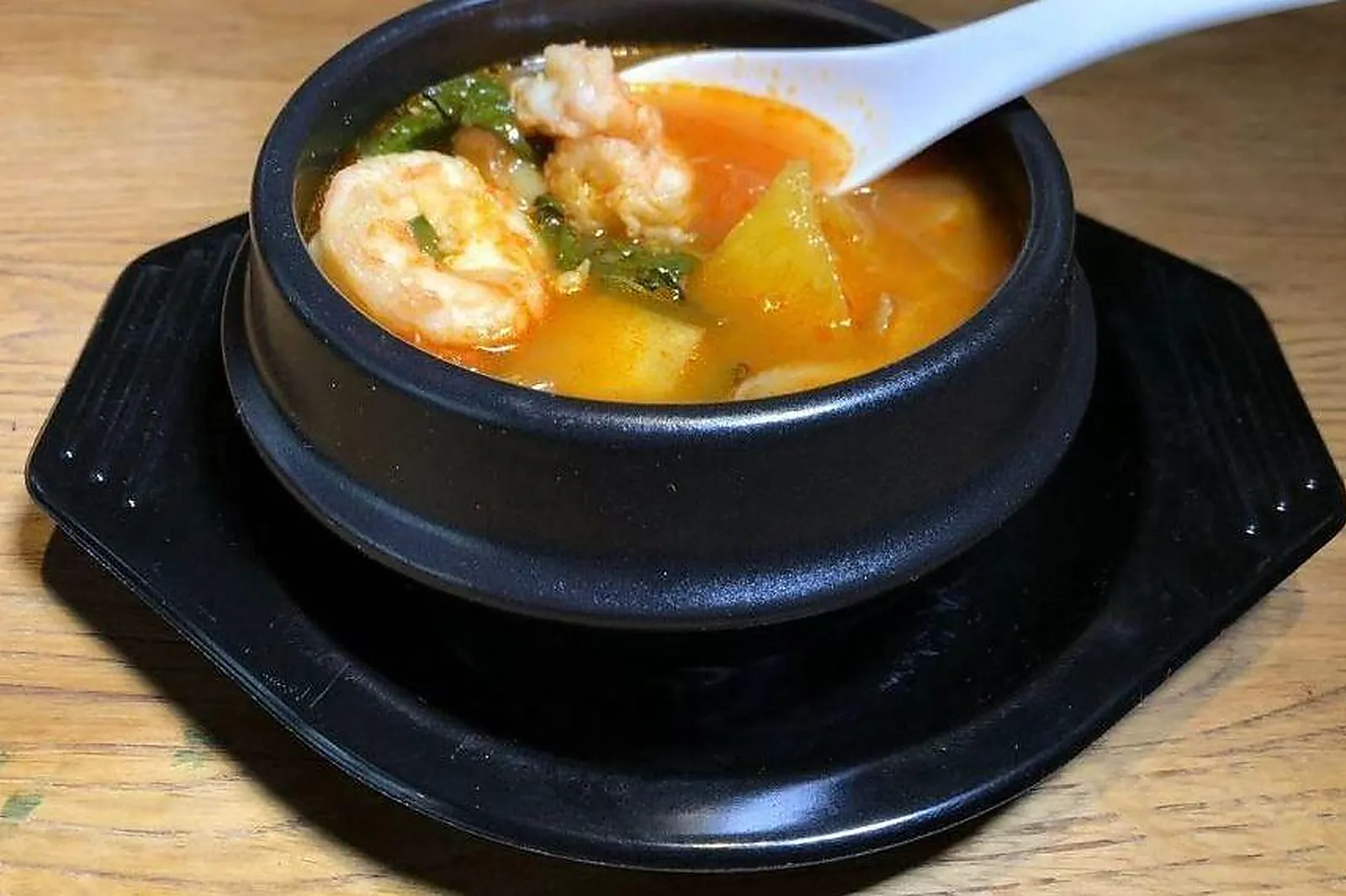 Cafés et Restaurants, RESTAURANTS - PARIS (PARIS) : LE LYS DL&RSQUO;OR