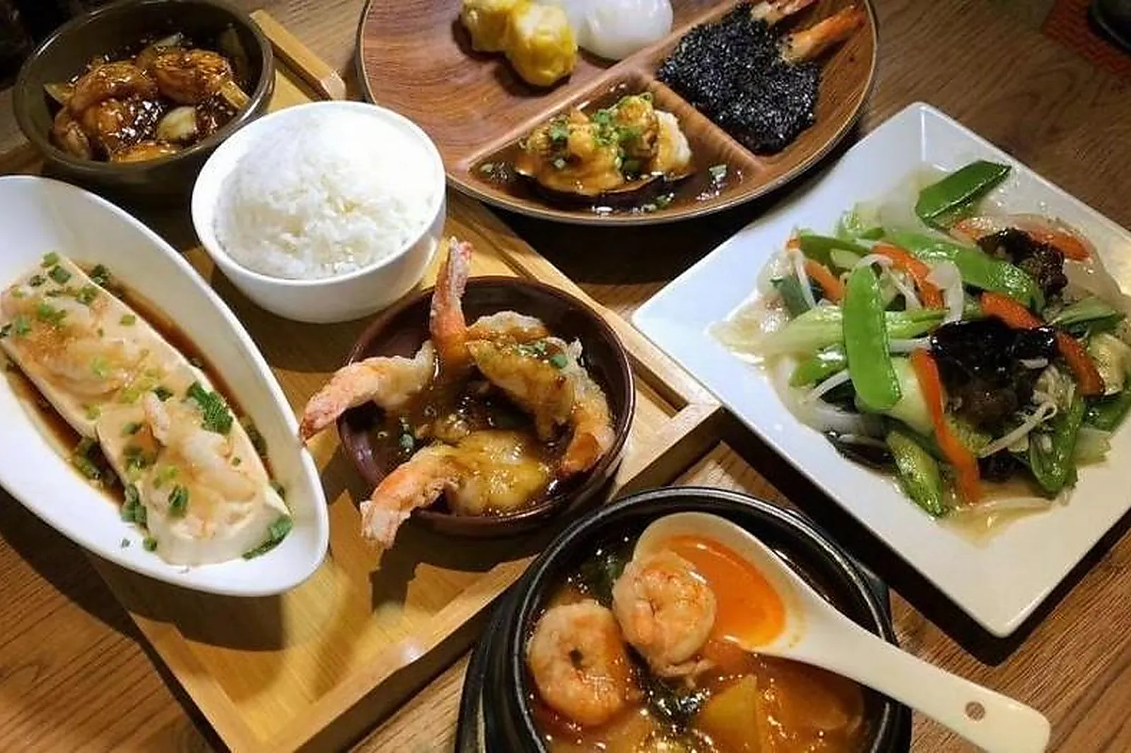 Cafés et Restaurants, RESTAURANTS - PARIS (PARIS) : LE LYS DL&RSQUO;OR