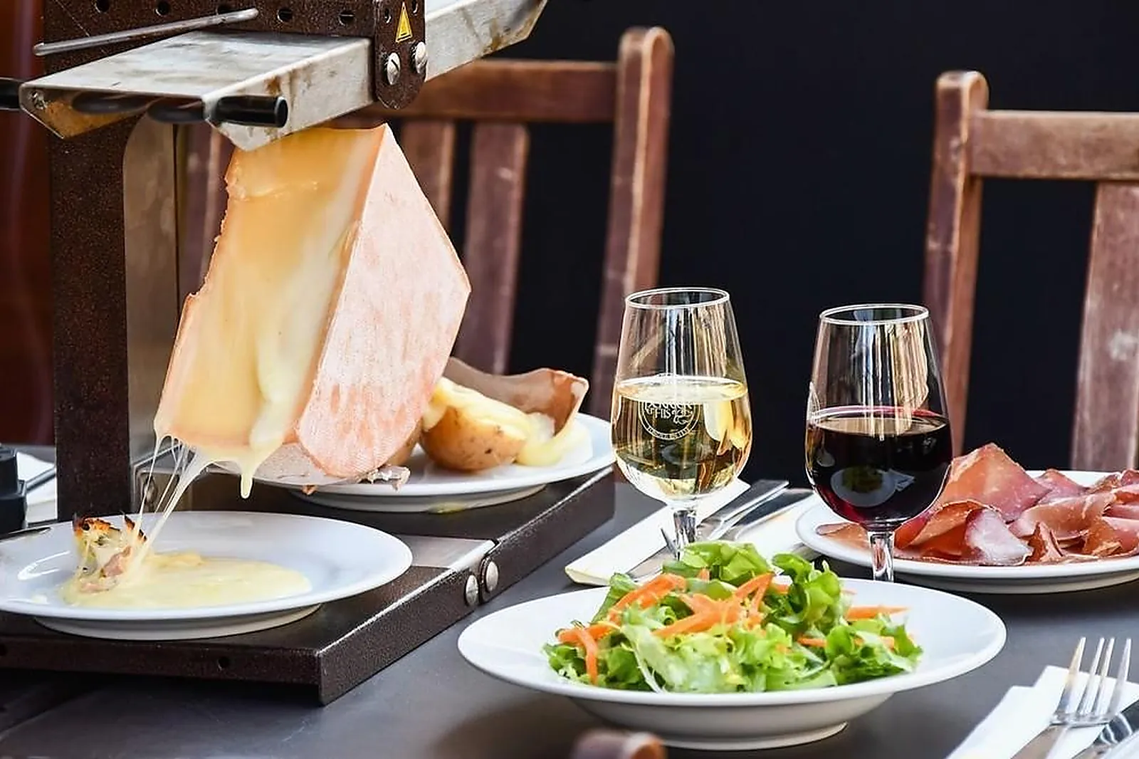 Cafés et Restaurants, RESTAURANTS - PARIS (PARIS) : LES FONDUS DE LA RACLETTE MONTPARNASSE