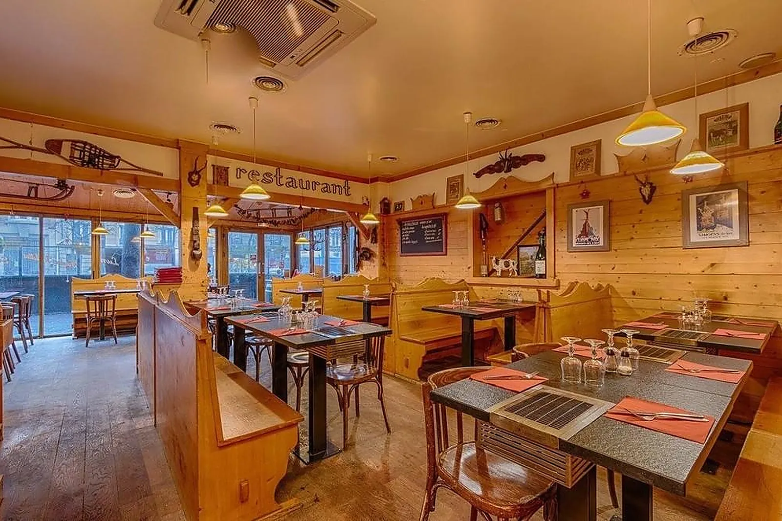 Cafés et Restaurants, RESTAURANTS - PARIS (PARIS) : LES FONDUS DE LA RACLETTE MONTPARNASSE