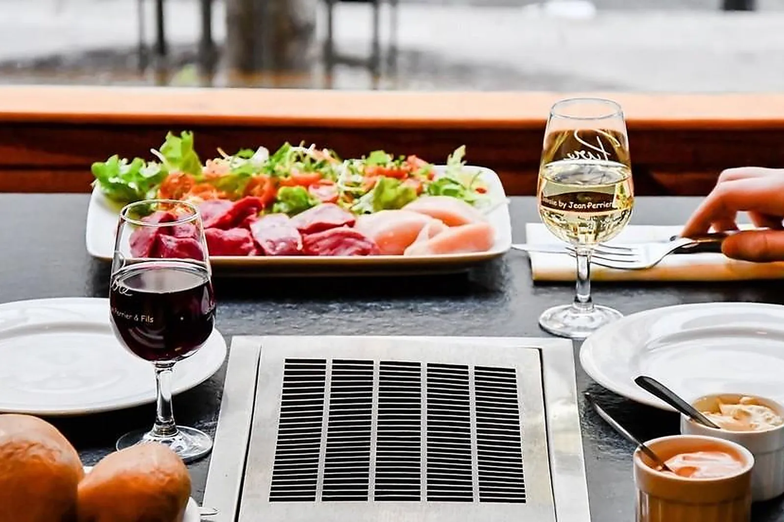 Cafés et Restaurants, RESTAURANTS - PARIS (PARIS) : LES FONDUS DE LA RACLETTE MONTPARNASSE