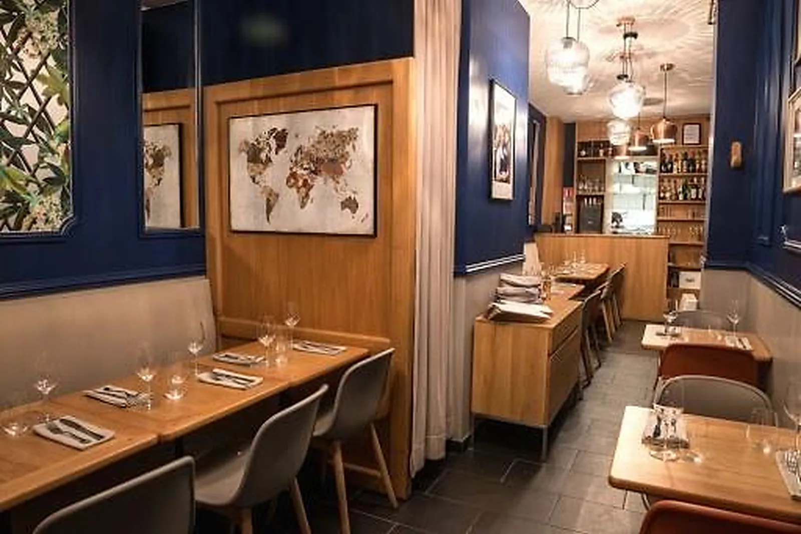 Cafés et Restaurants, RESTAURANTS - PARIS (PARIS) : LES TABLES DL&RSQUO;AUGUSTIN