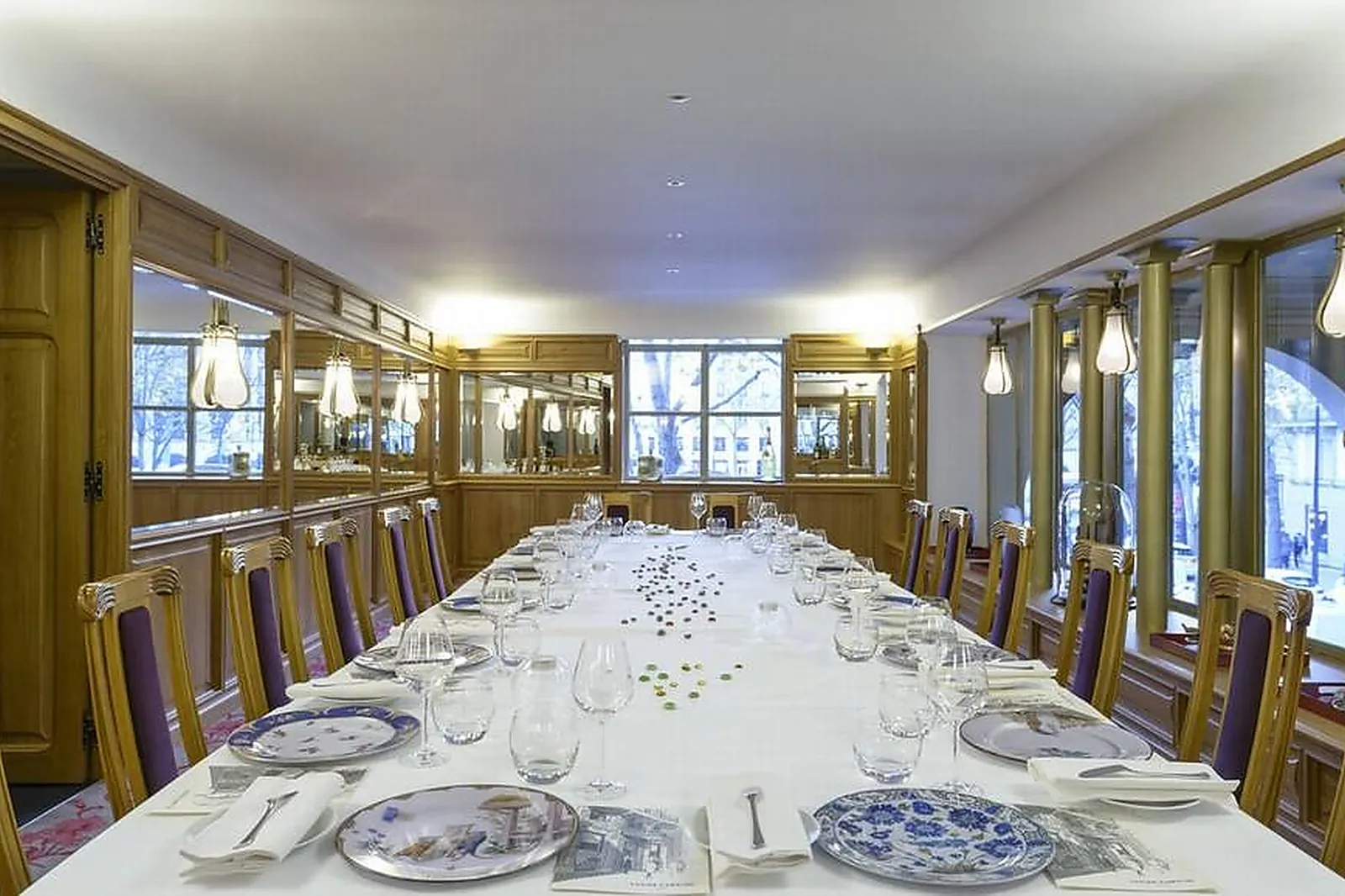 Cafés et Restaurants, RESTAURANTS - PARIS (PARIS) : LUCAS CARTON