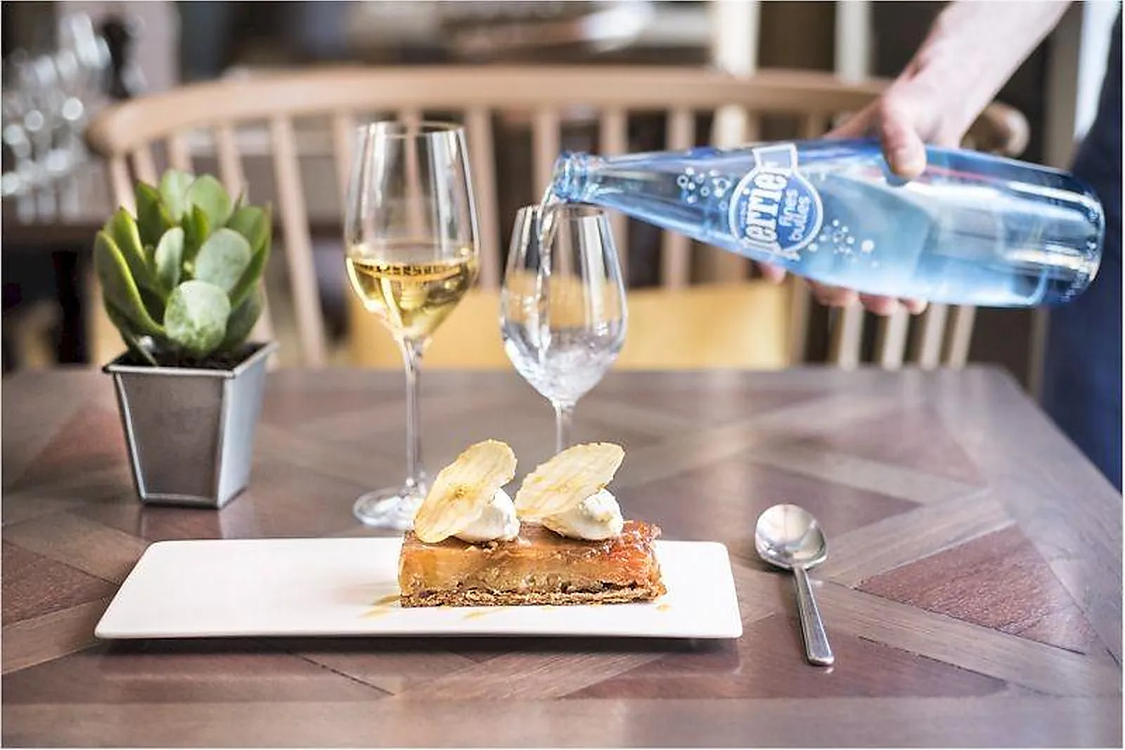 Cafés et Restaurants, RESTAURANTS - PARIS (PARIS) : MAISON AUBRAC