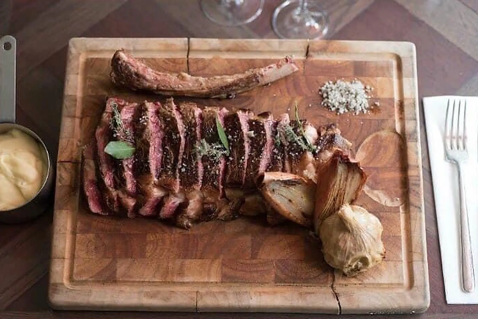 Cafés et Restaurants, RESTAURANTS - PARIS (PARIS) : MAISON AUBRAC