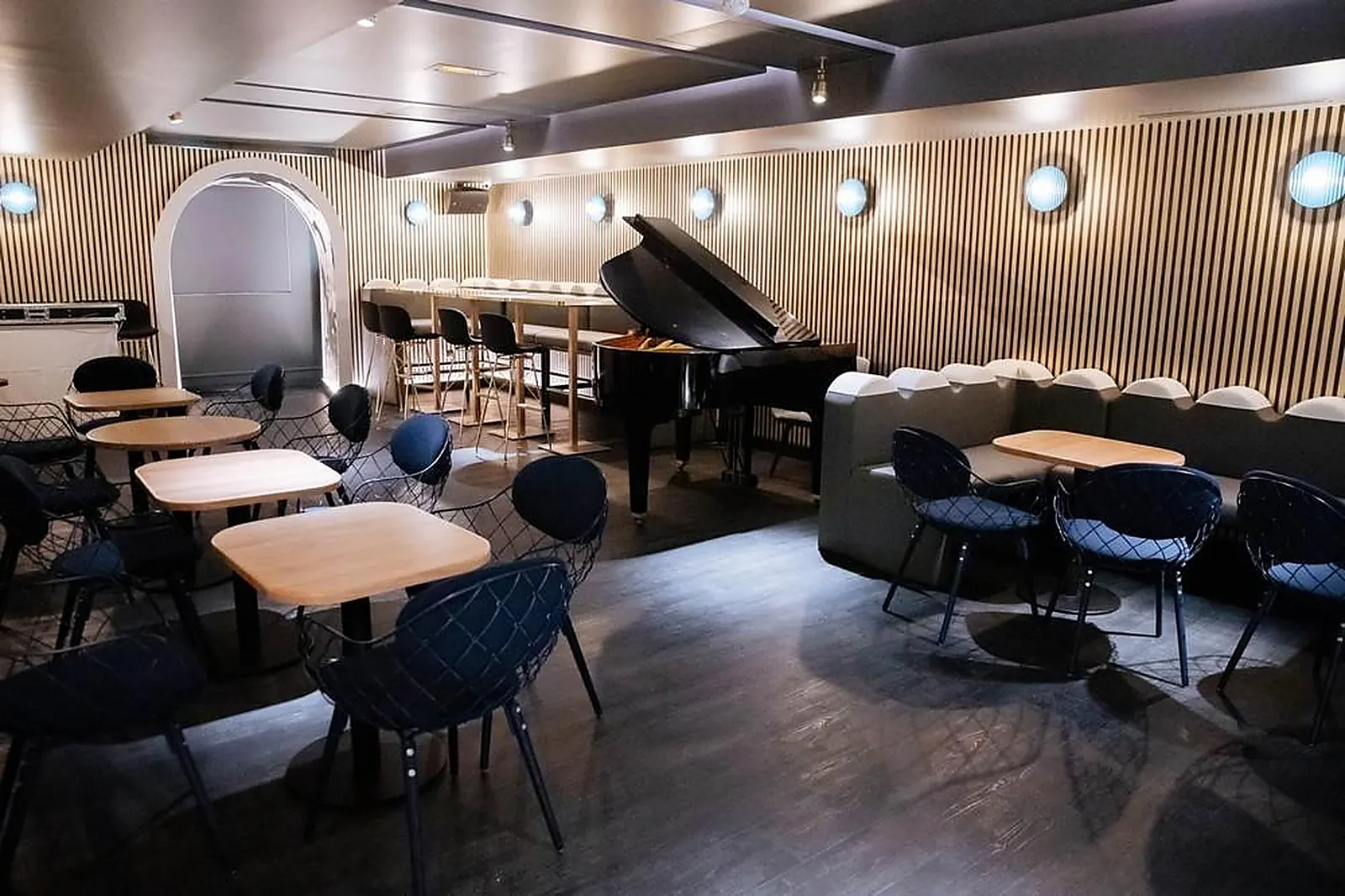 Cafés et Restaurants, RESTAURANTS - PARIS (PARIS) : MASHA PARIS