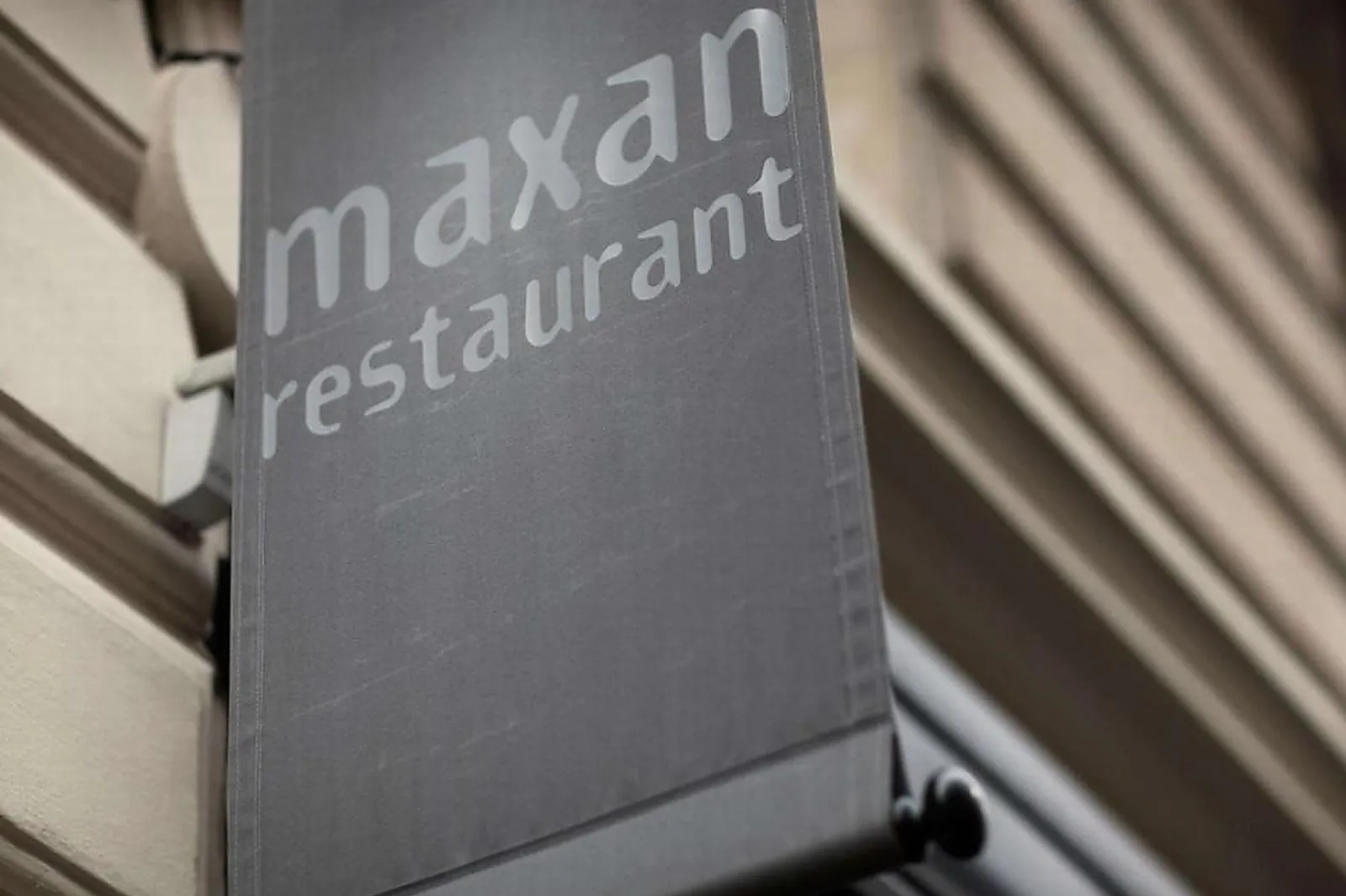 Cafés et Restaurants, RESTAURANTS - PARIS (PARIS) : MAXAN RESTAURANT