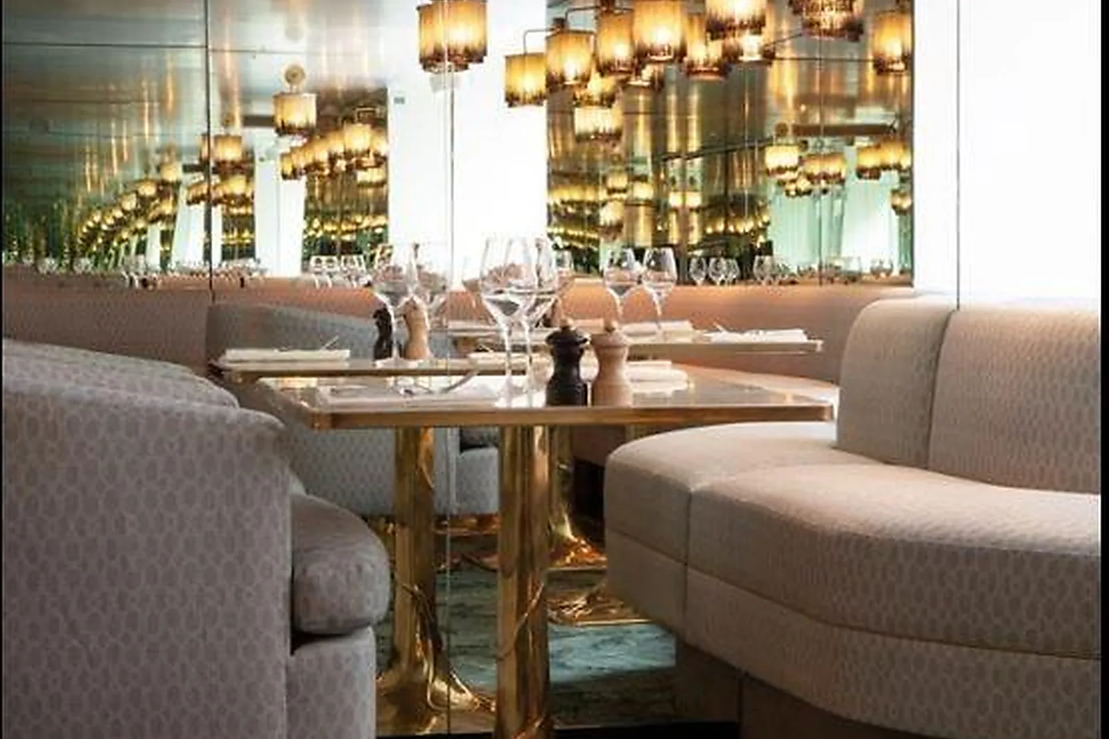 Cafés et Restaurants, RESTAURANTS - PARIS (PARIS) : MON SQUARE