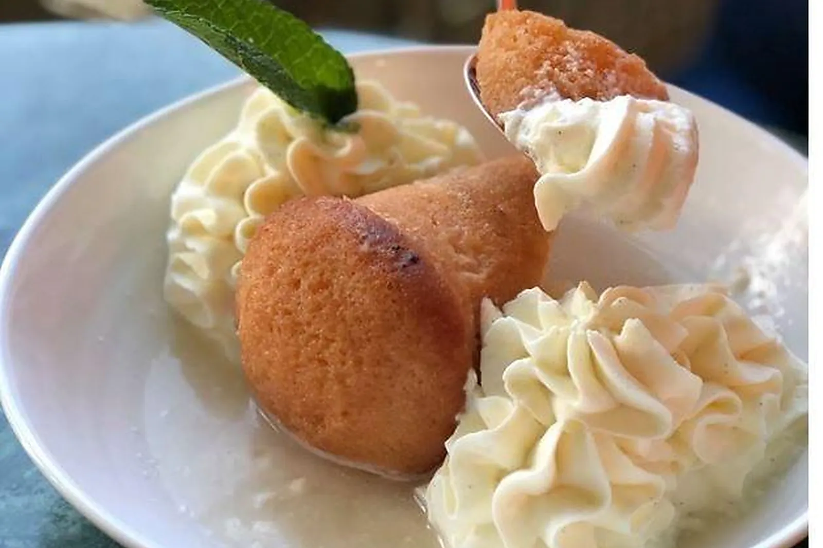 Cafés et Restaurants, RESTAURANTS - PARIS (PARIS) : MON SQUARE