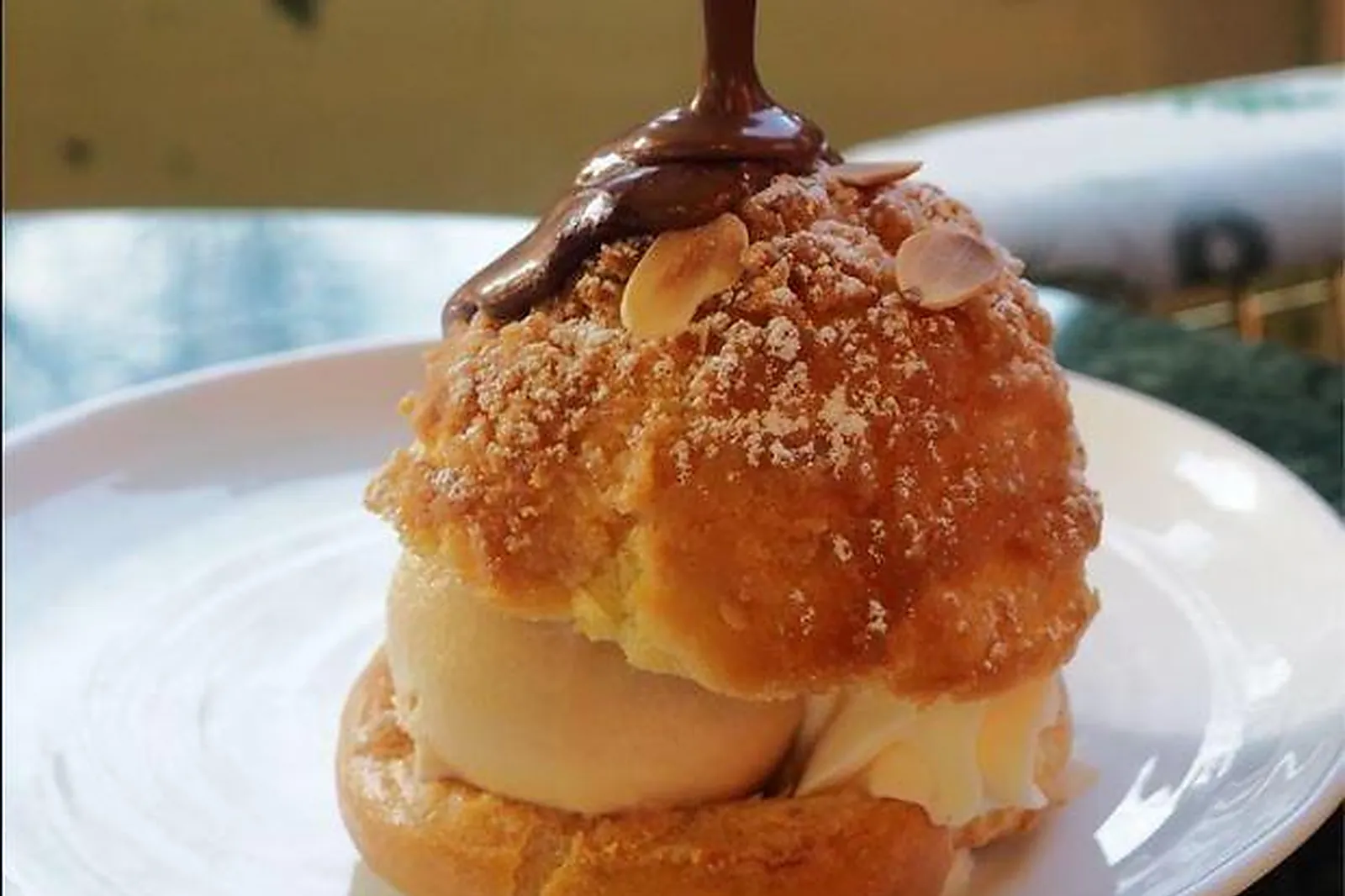 Cafés et Restaurants, RESTAURANTS - PARIS (PARIS) : MON SQUARE