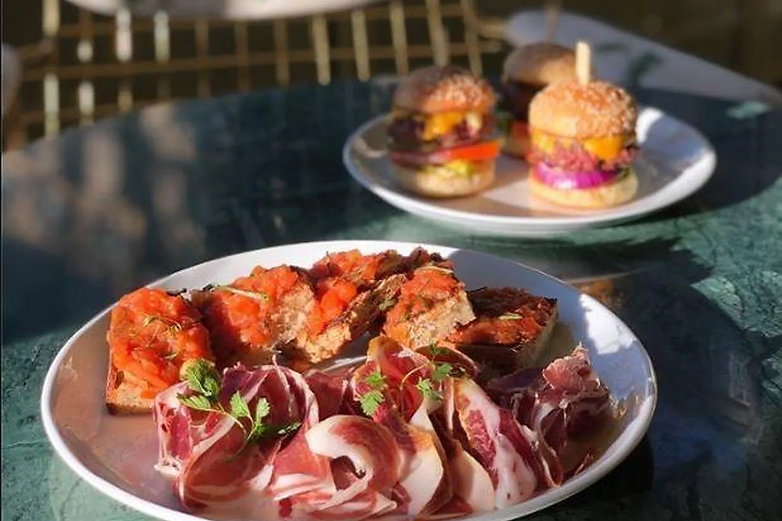 Cafés et Restaurants, RESTAURANTS - PARIS (PARIS) : MON SQUARE