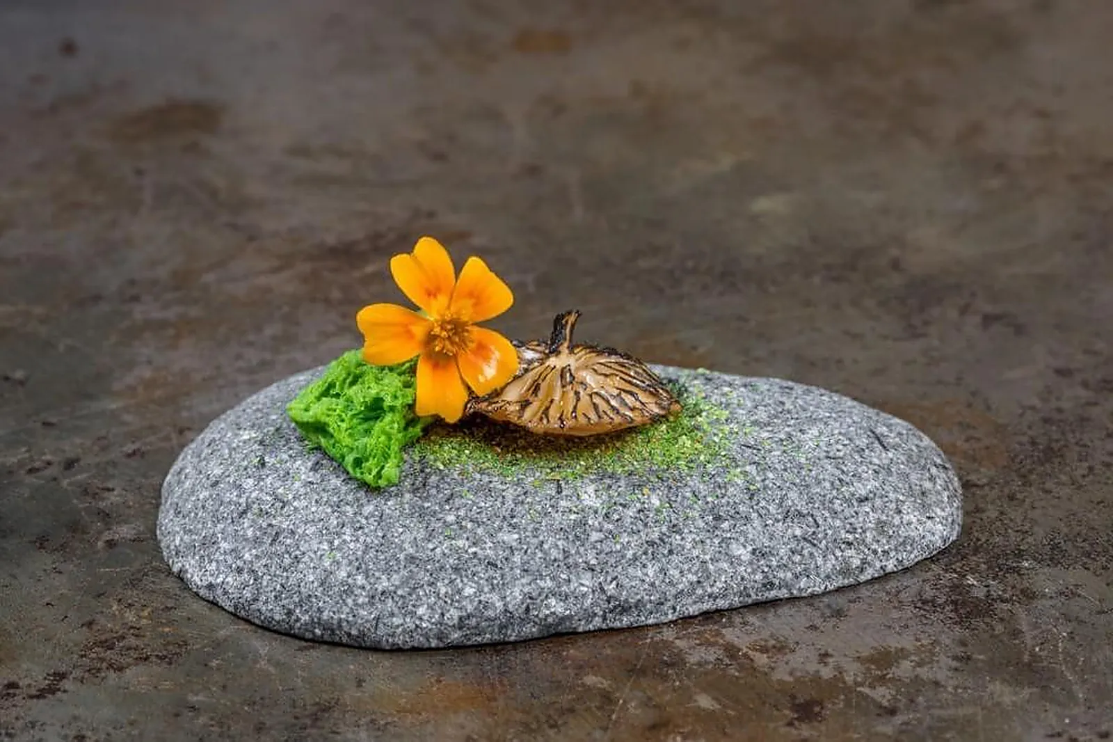 Cafés et Restaurants, RESTAURANTS - PARIS (PARIS) : QUI PLUME LA LUNE