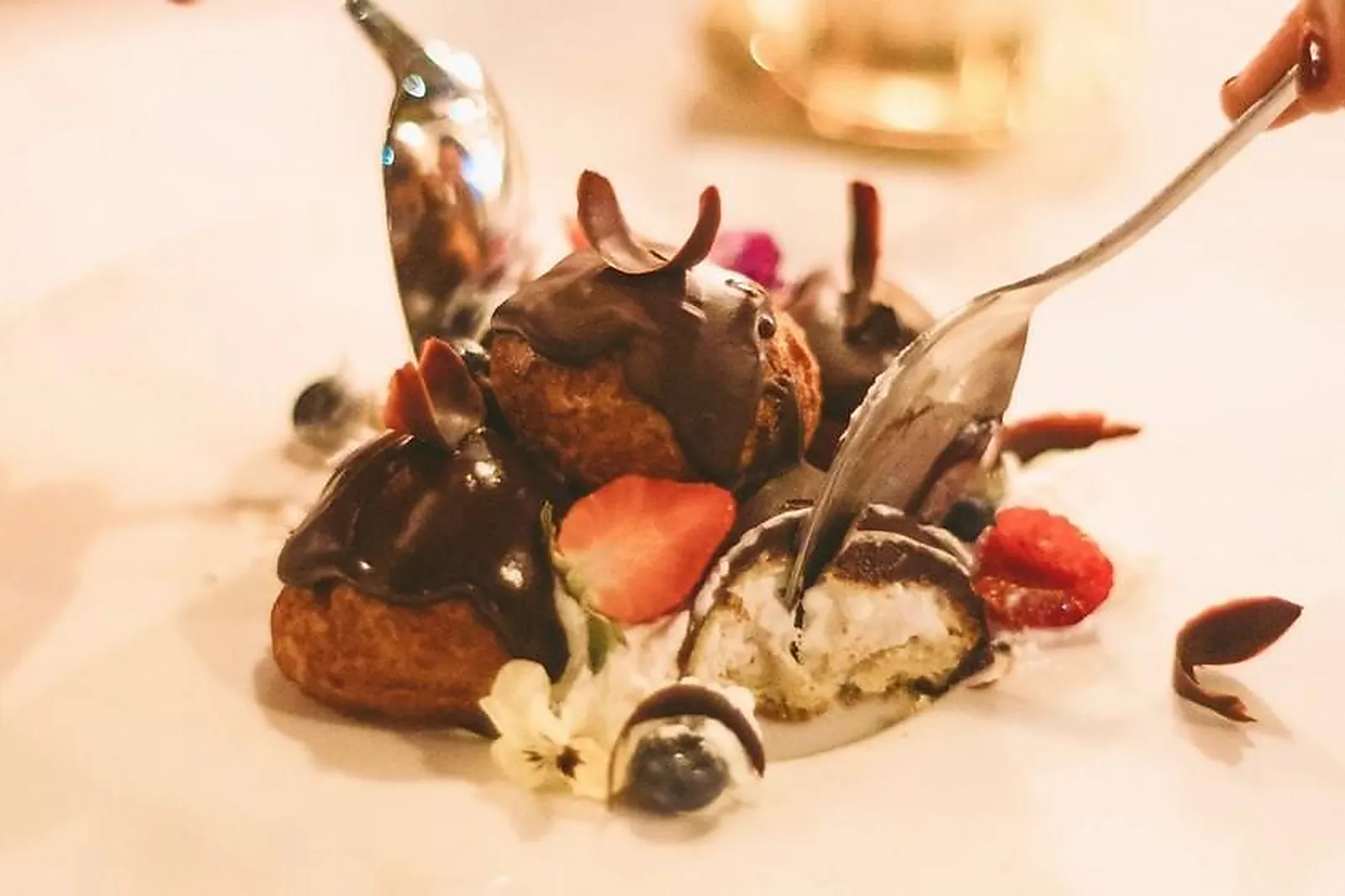 Cafés et Restaurants, RESTAURANTS - PARIS (PARIS) : SOLUM