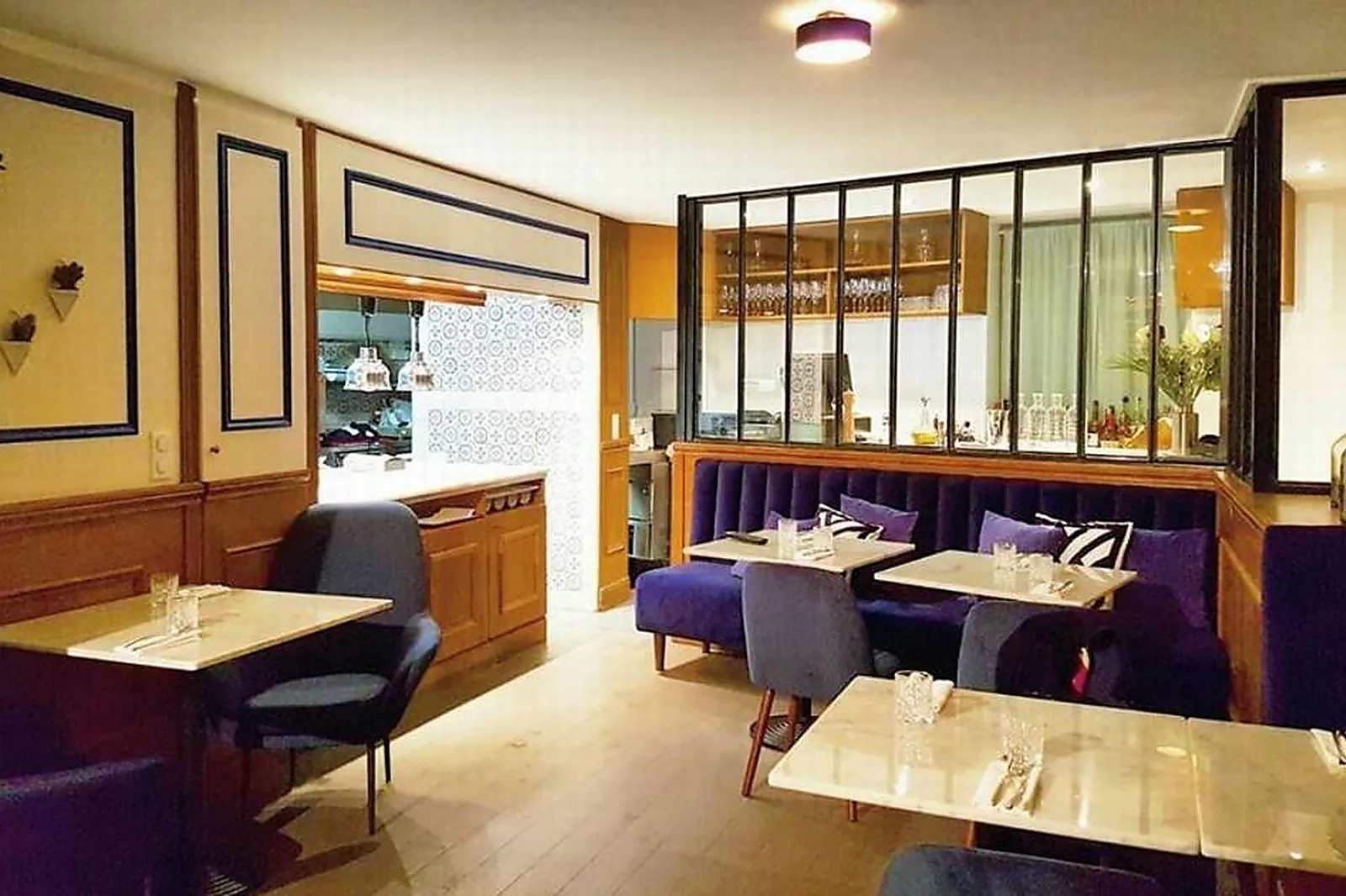 Cafés et Restaurants, RESTAURANTS - PARIS (PARIS) : SOURIRE LE RESTAURANT