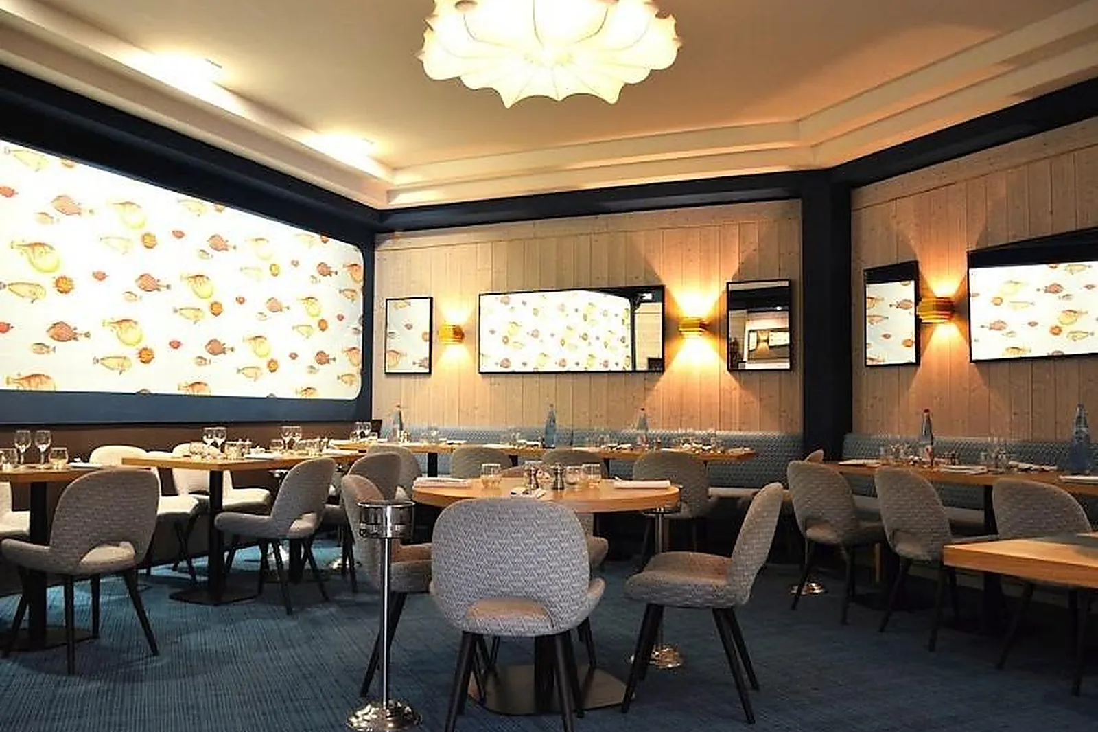 Cafés et Restaurants, RESTAURANTS - PARIS (PARIS) : VIN ET MARÉE