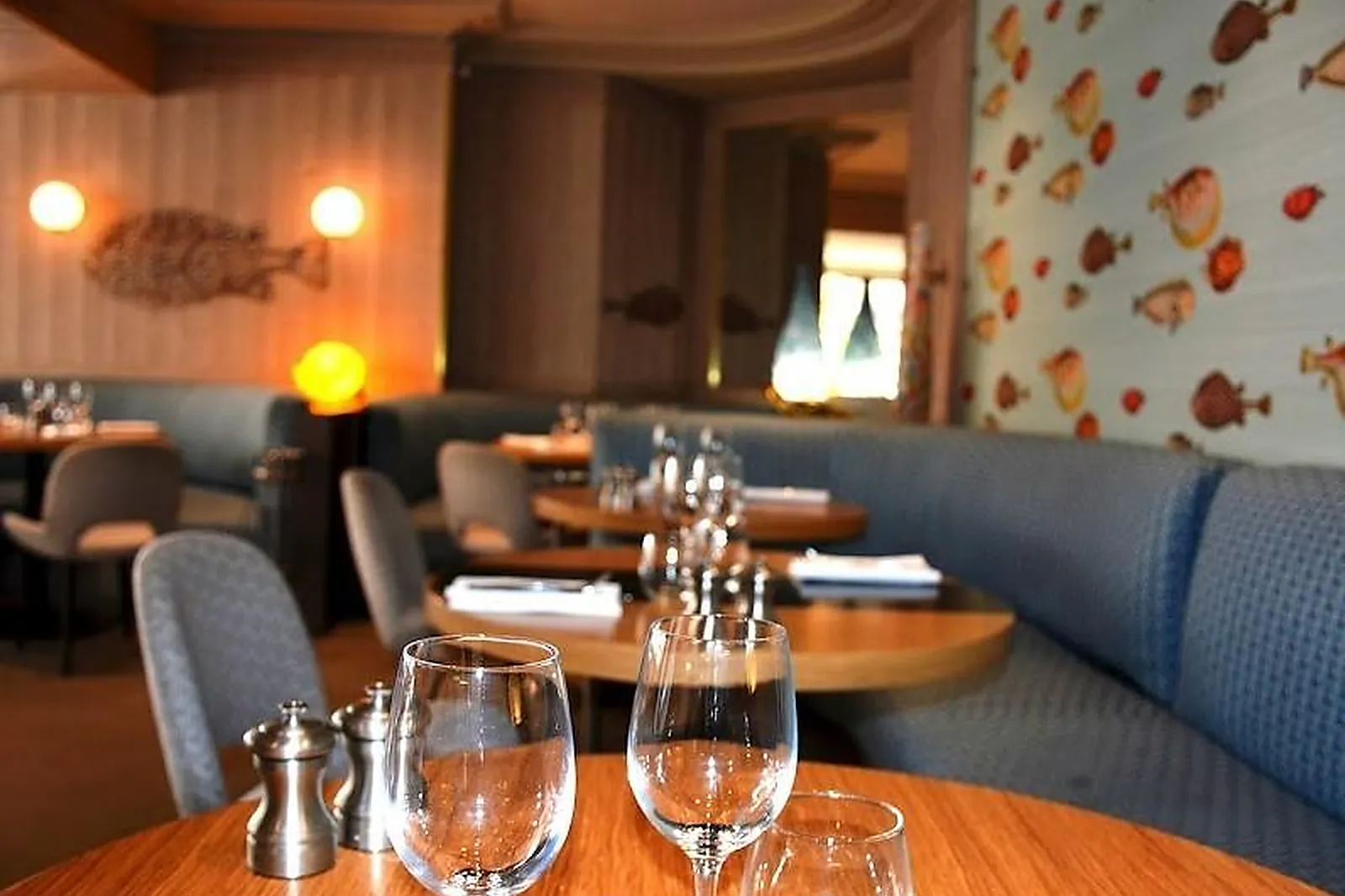 Cafés et Restaurants, RESTAURANTS - PARIS (PARIS) : VIN ET MARÉE