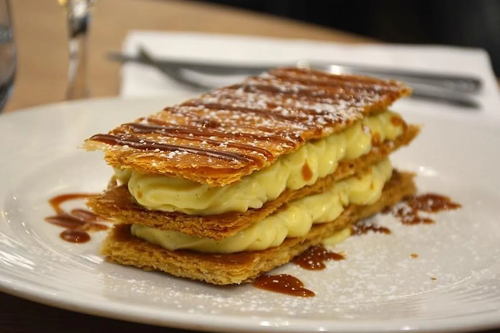 Cafés et Restaurants, RESTAURANTS - PARIS (PARIS) : VIN ET MARÉE