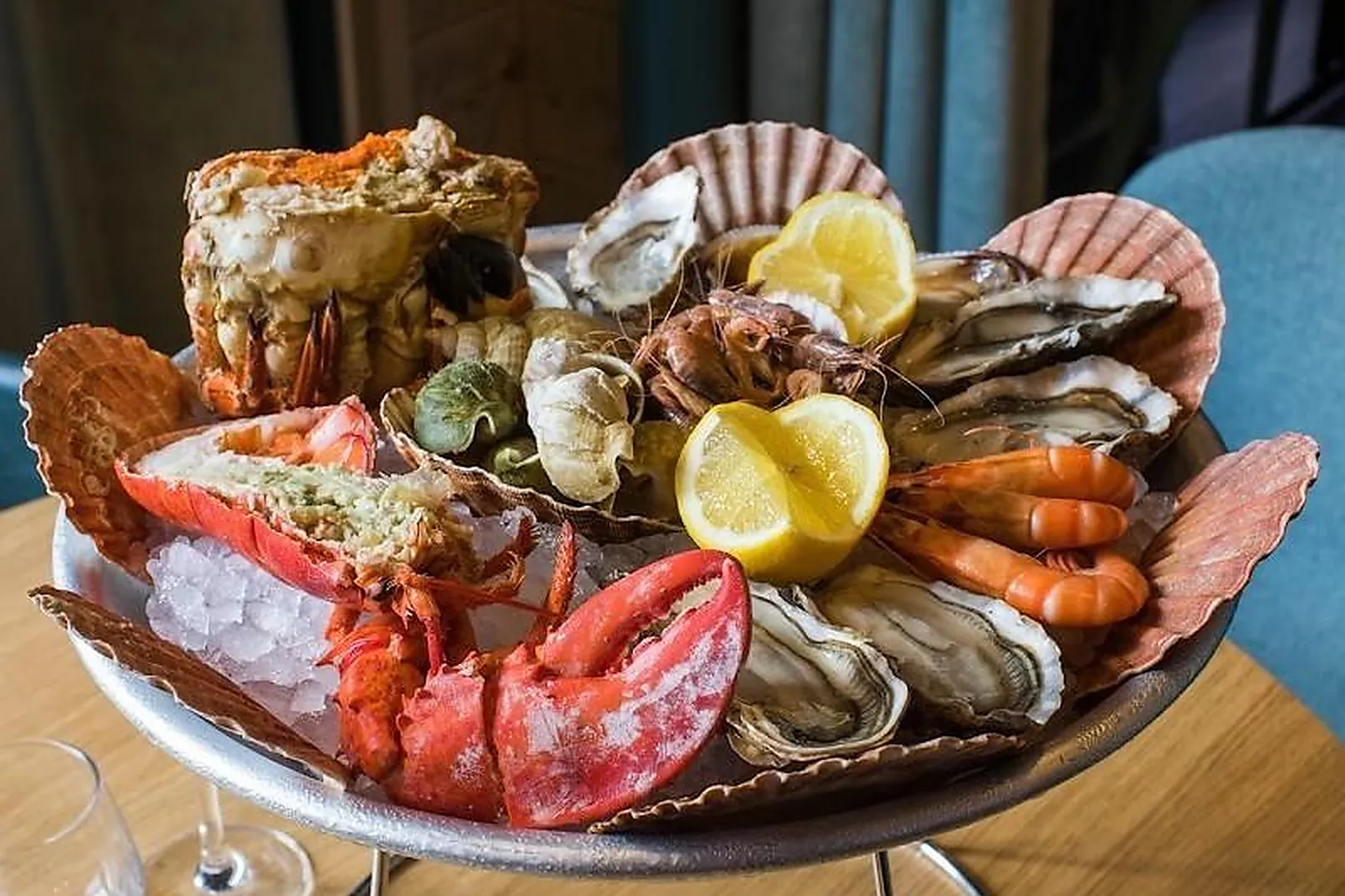 Cafés et Restaurants, RESTAURANTS - PARIS (PARIS) : VIN ET MARÉE