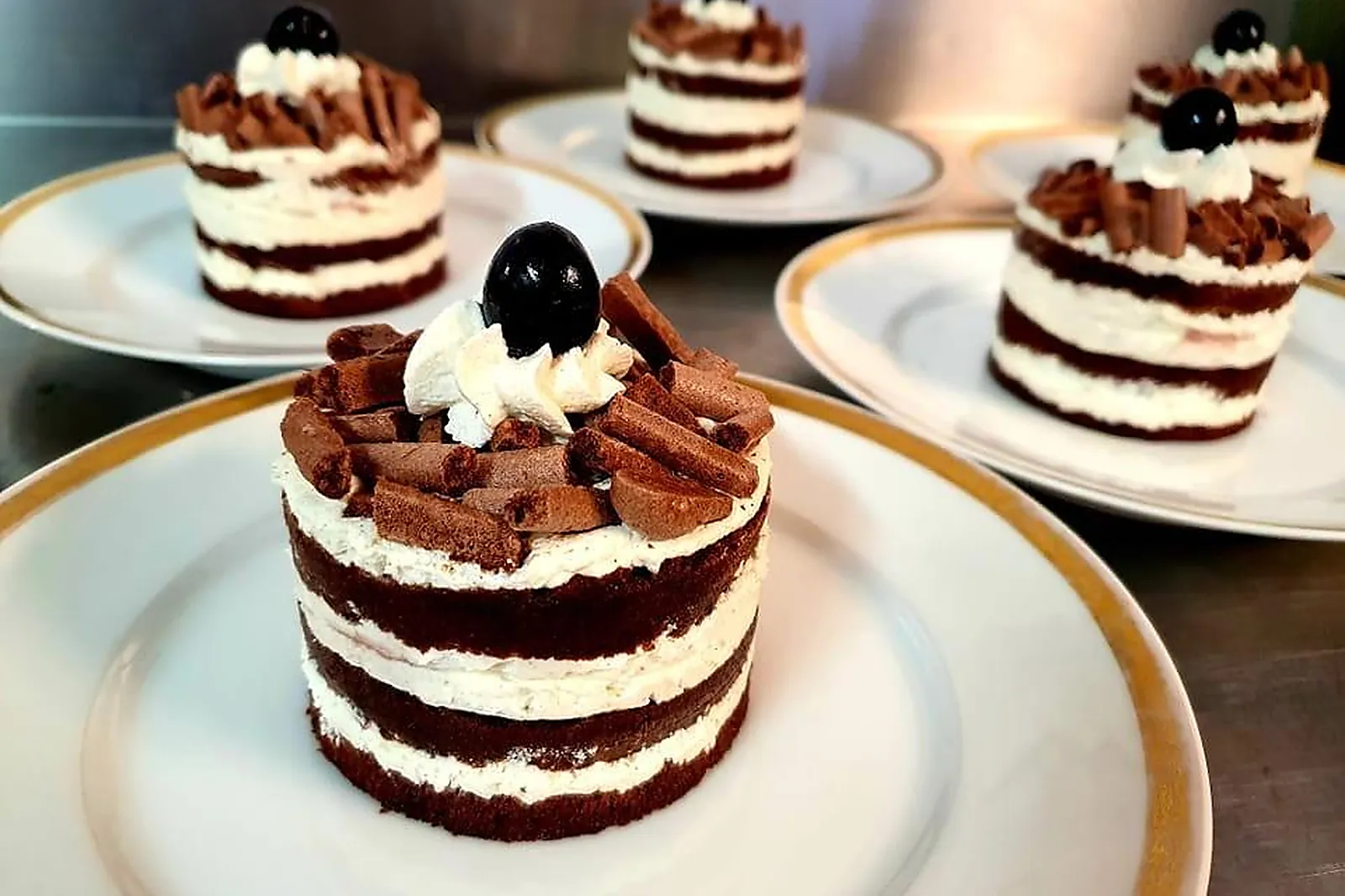 Cafés et Restaurants, RESTAURANTS - PARTHEM (AVEYRON) : RESTAURANT LE CADAVRE EXQUIS