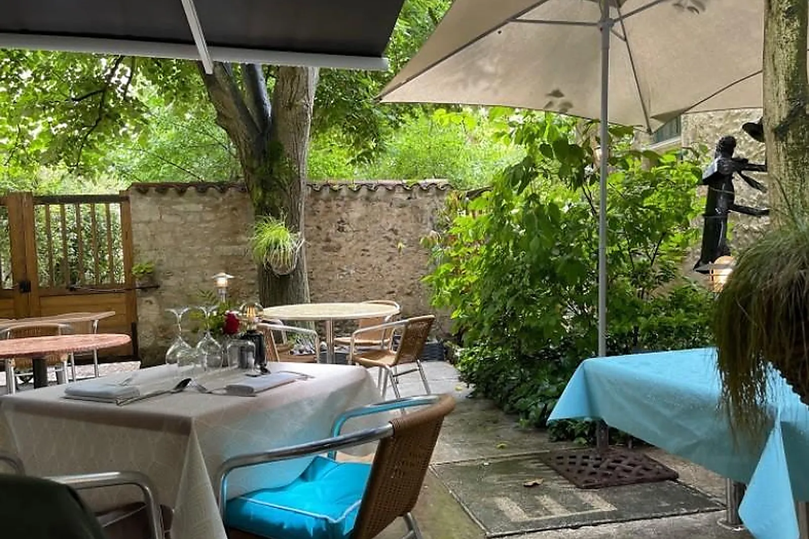 Cafés et Restaurants, RESTAURANTS - PERIGUEUX (DORDOGNE) : LE CLOS SAINT FRONT