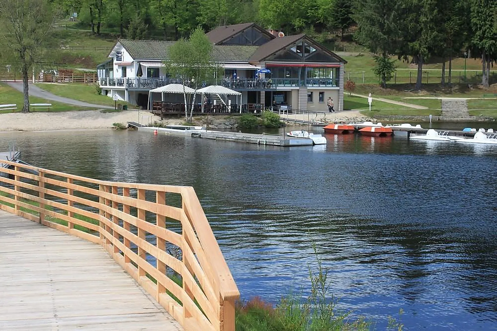 Cafés et Restaurants, RESTAURANTS - PEYRAT-LE-CHATEAU (HAUTE-VIENNE) : LL&RSQUO;ESCALE