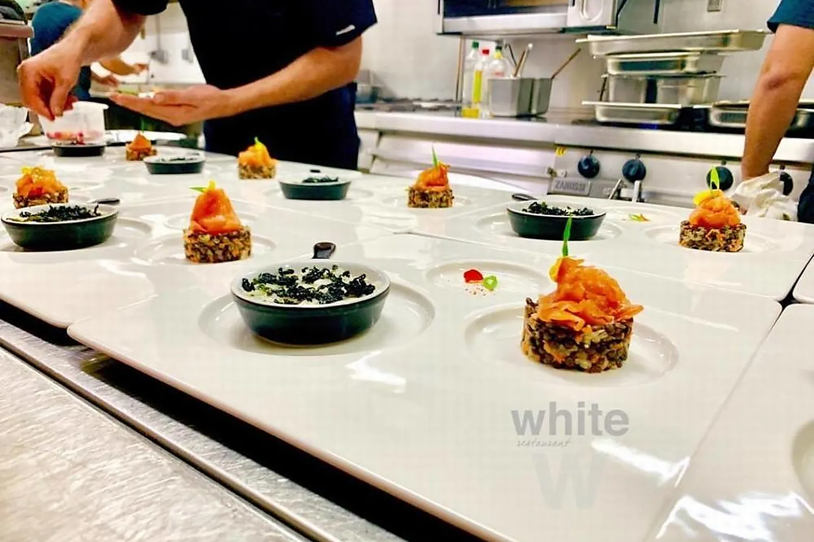 Cafés et Restaurants, RESTAURANTS - PIRAE (POLYNÉSIE FRANÇAISE) : WHITE RESTAURANT