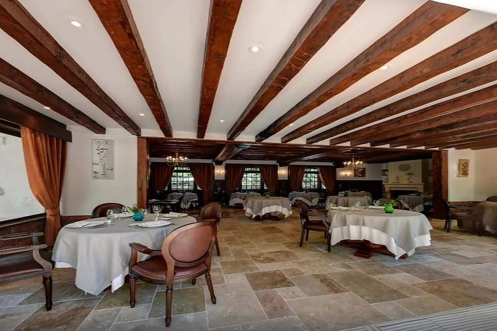 Cafés et Restaurants, RESTAURANTS - PLAISIR (YVELINES) : LA MAISON DES BOIS