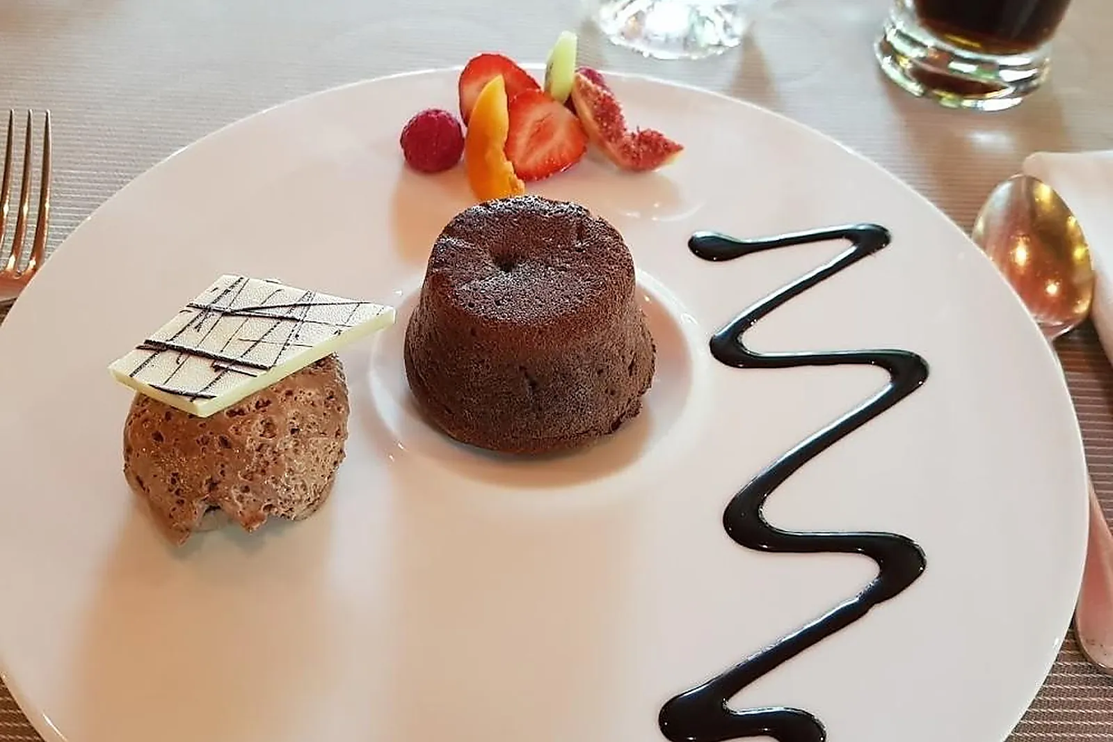 Cafés et Restaurants, RESTAURANTS - PLAISIR (YVELINES) : LA MAISON DES BOIS