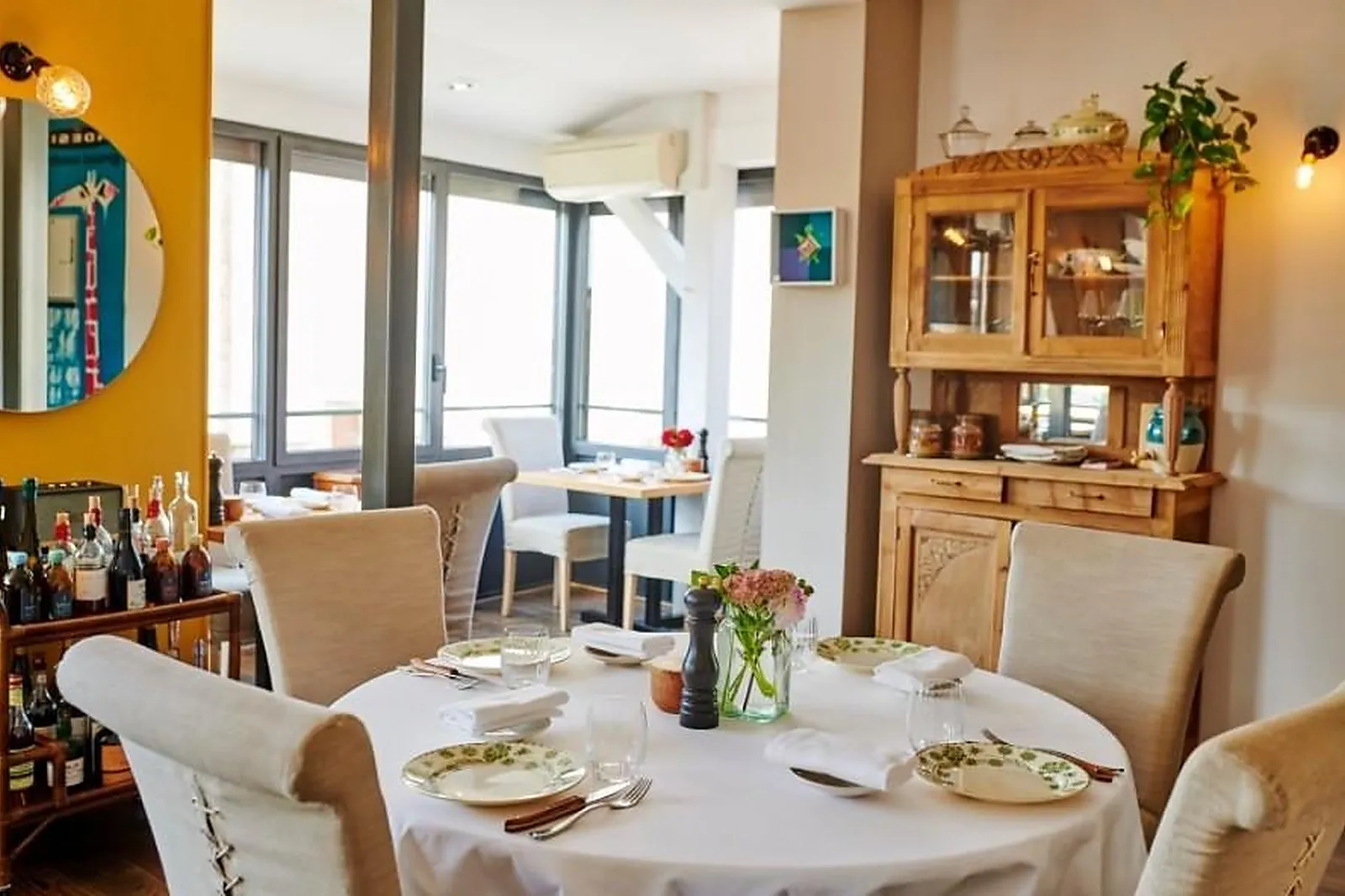 Cafés et Restaurants, RESTAURANTS - POMMARD (CÔTE-DL&RSQUO;OR) : AUPRÈS DU CLOCHER