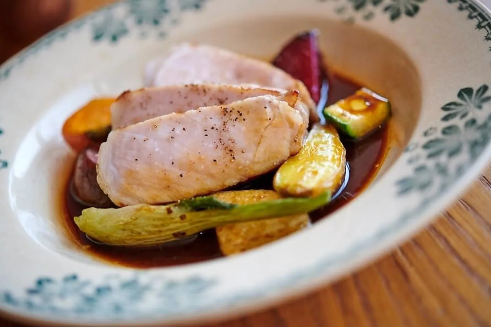 Cafés et Restaurants, RESTAURANTS - POMMARD (CÔTE-DL&RSQUO;OR) : AUPRÈS DU CLOCHER