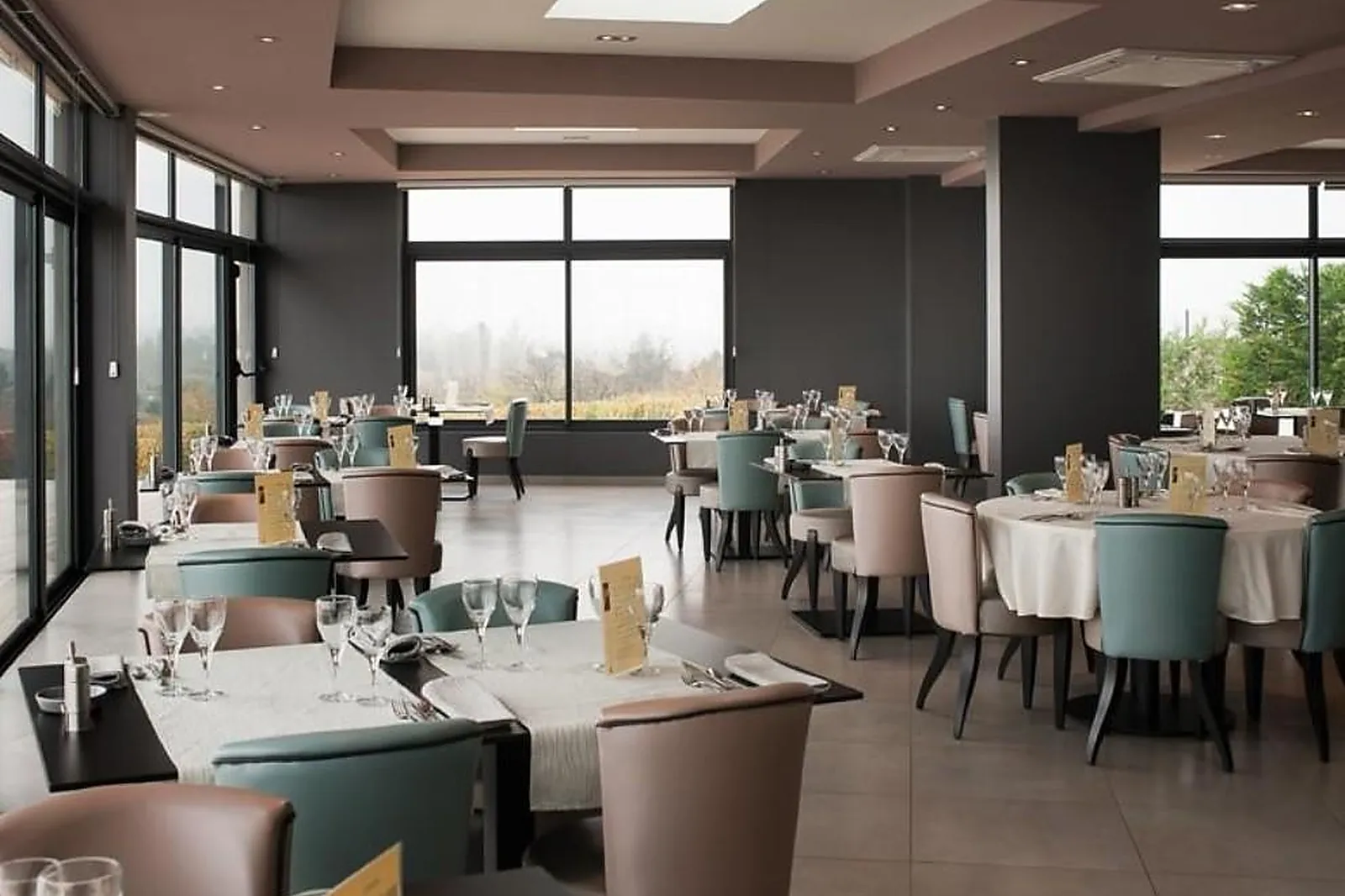 Cafés et Restaurants, RESTAURANTS - POMMIERS (RHÔNE) : LES TERRASSES DE POMMIERS