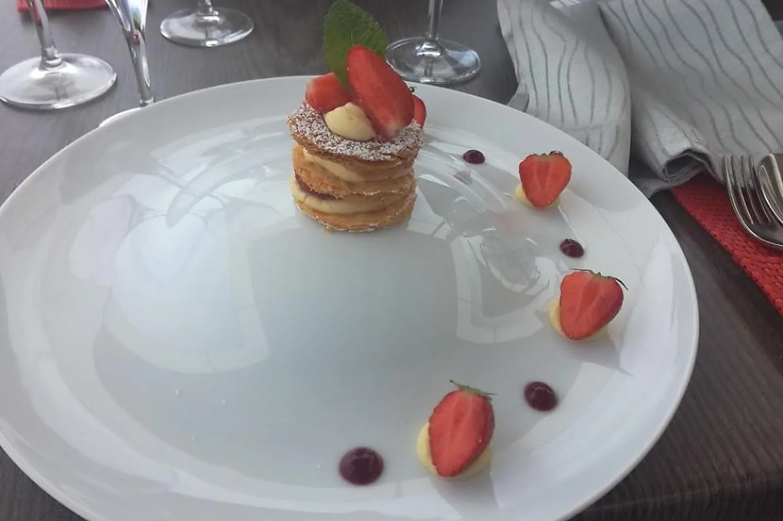 Cafés et Restaurants, RESTAURANTS - POMMIERS (RHÔNE) : LES TERRASSES DE POMMIERS