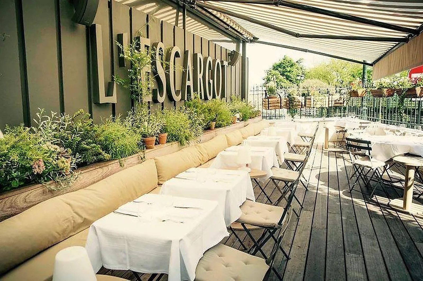 Cafés et Restaurants, RESTAURANTS - PUTEAUX (HAUTS-DE-SEINE) : L’ESCARGOT 1903