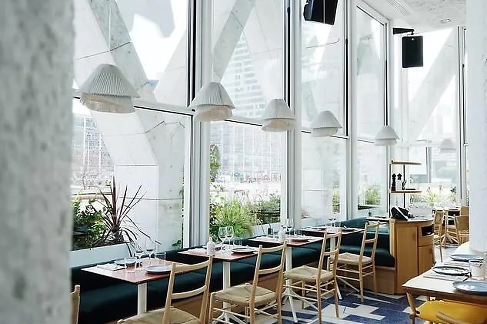 Cafés et Restaurants, RESTAURANTS - PUTEAUX (HAUTS-DE-SEINE) : YAYA LA DÉFENSE