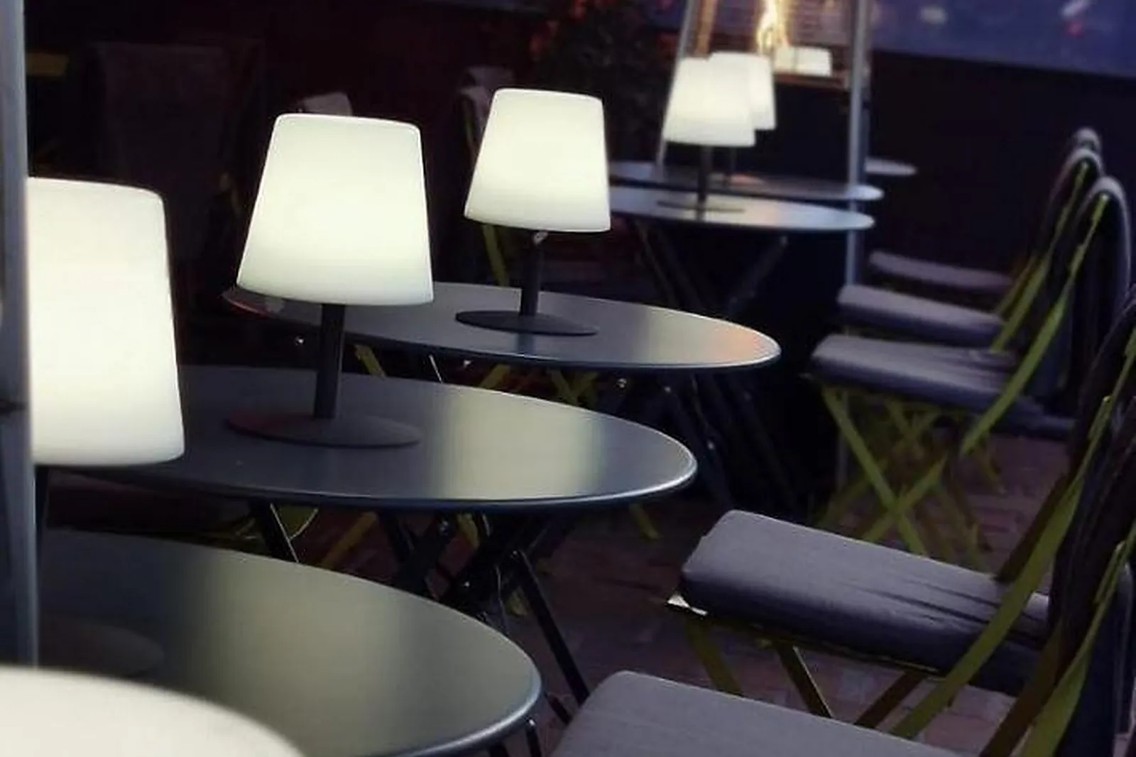 Cafés et Restaurants, RESTAURANTS - REIMS (MARNE) : VERSION ORIGINALE