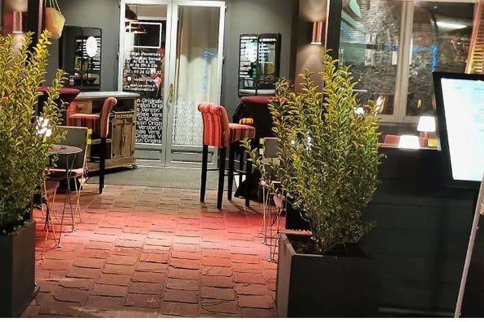 Cafés et Restaurants, RESTAURANTS - REIMS (MARNE) : VERSION ORIGINALE