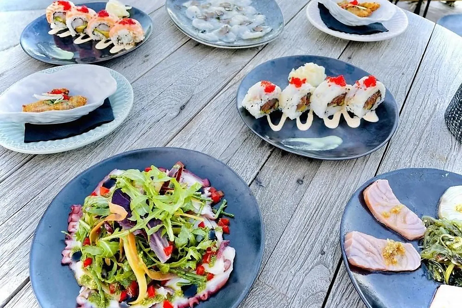 Cafés et Restaurants, RESTAURANTS - ROQUEBRUNE CAP-MARTIN (ALPES-MARITIMES) : MADAME BLEUE