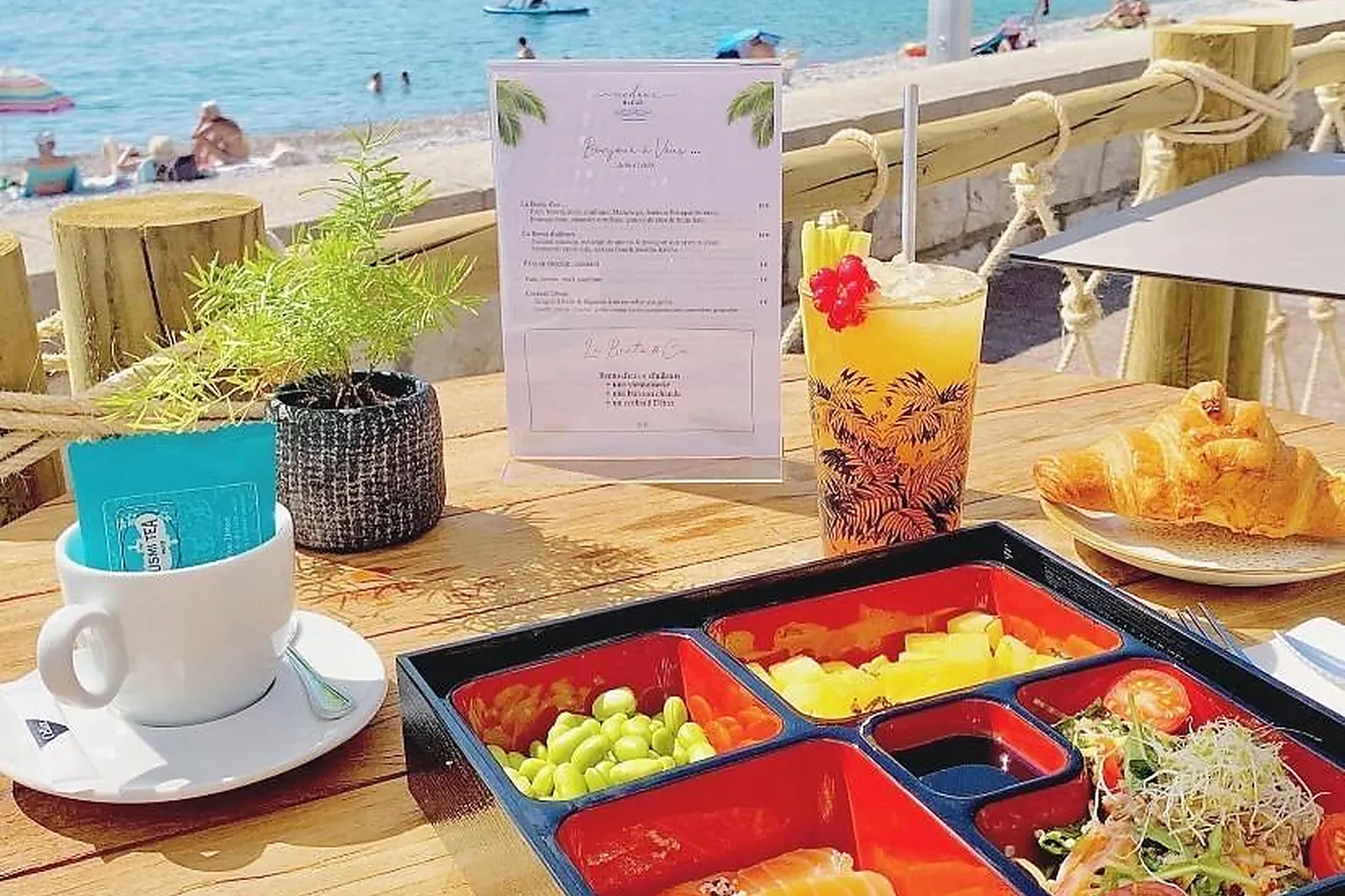 Cafés et Restaurants, RESTAURANTS - ROQUEBRUNE CAP-MARTIN (ALPES-MARITIMES) : MADAME BLEUE