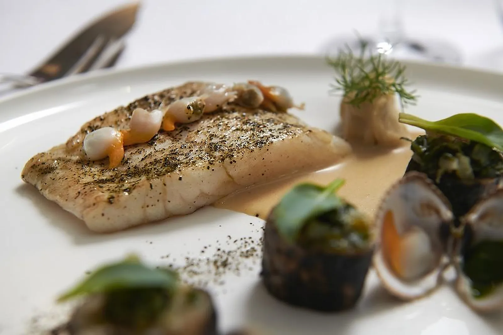 Cafés et Restaurants, RESTAURANTS - ROSPEZ (CÔTES-DL&RSQUO;ARMOR) : LA VILLE BLANCHE