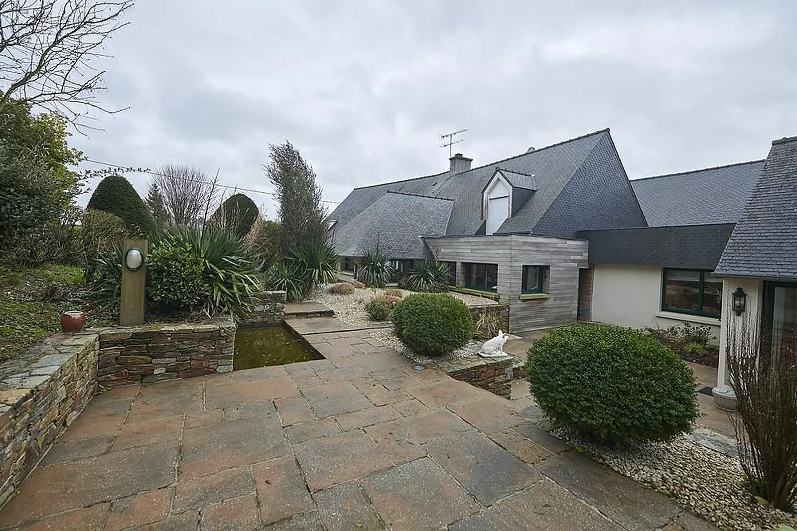 Cafés et Restaurants, RESTAURANTS - ROSPEZ (CÔTES-DL&RSQUO;ARMOR) : LA VILLE BLANCHE