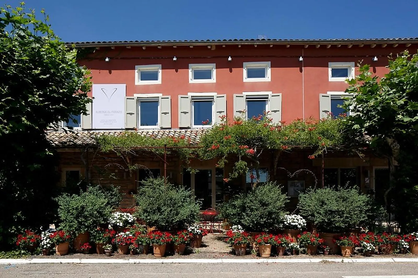 Cafés et Restaurants, RESTAURANTS - SAINT-AMOUR-BELLEVUE (SAÔNE-ET-LOIRE) : AUBERGE DU PARADIS