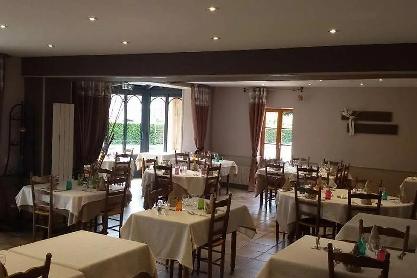 Cafés et Restaurants, RESTAURANTS - SAINT ANDRE LE BOUCHOUX (AIN) : RESTAURANT DES DOMBES