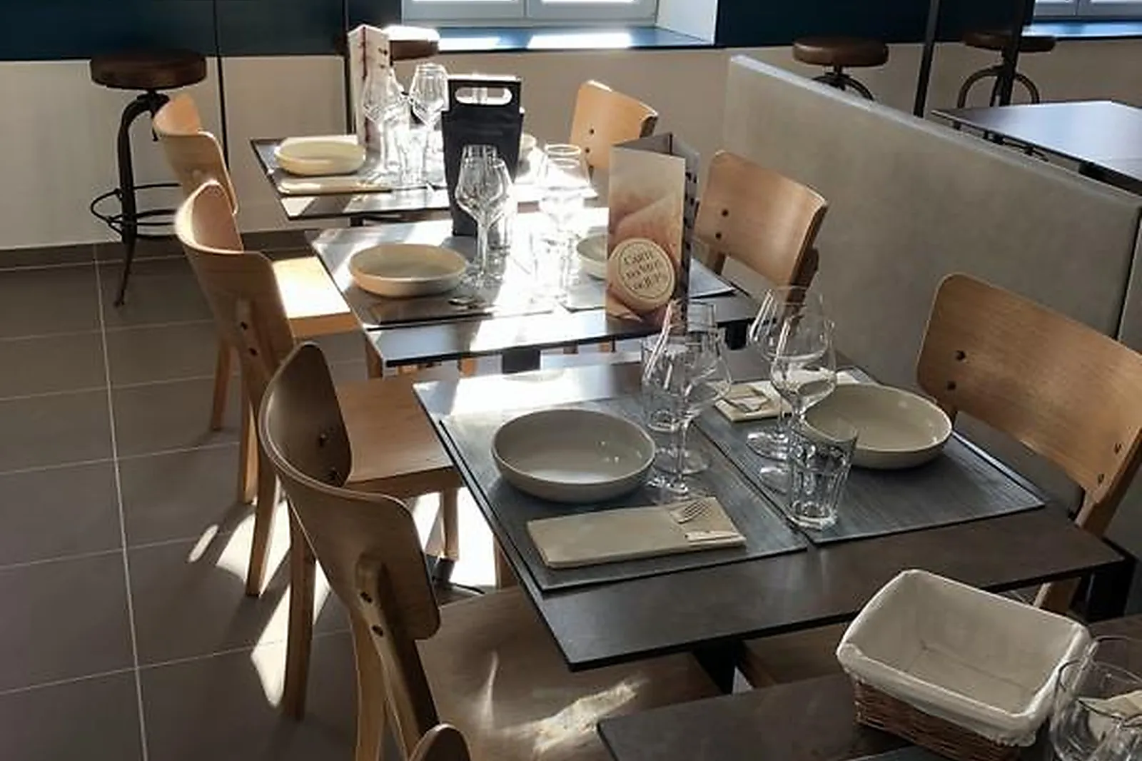 Cafés et Restaurants, RESTAURANTS - SAINT-AUBIN (JURA) : CHEZ JUPL&RSQUO;S