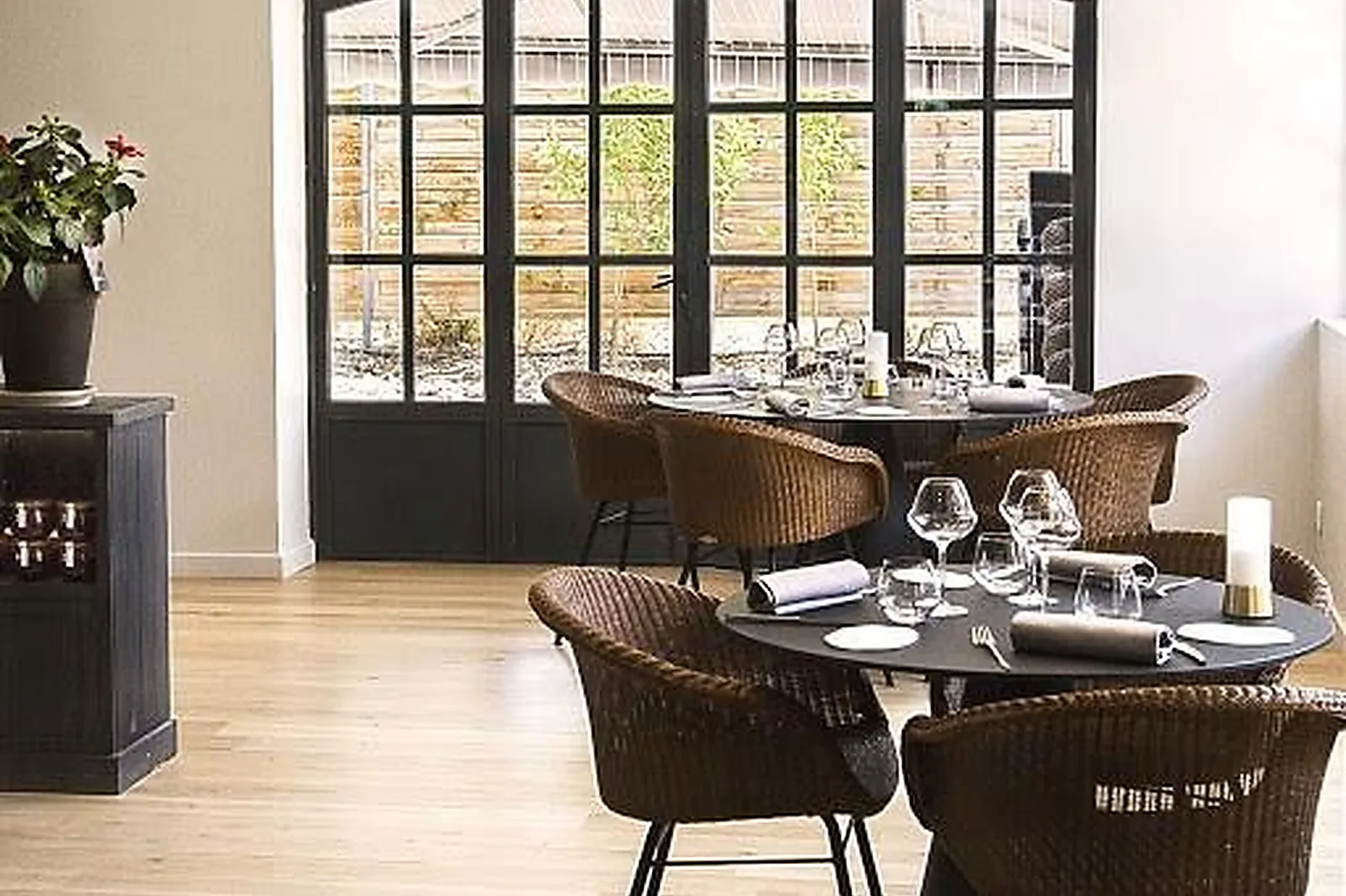 Cafés et Restaurants, RESTAURANTS - SAINT-CANNAT (BOUCHES-DU-RHÔNE) : LE MAS BOTTERO