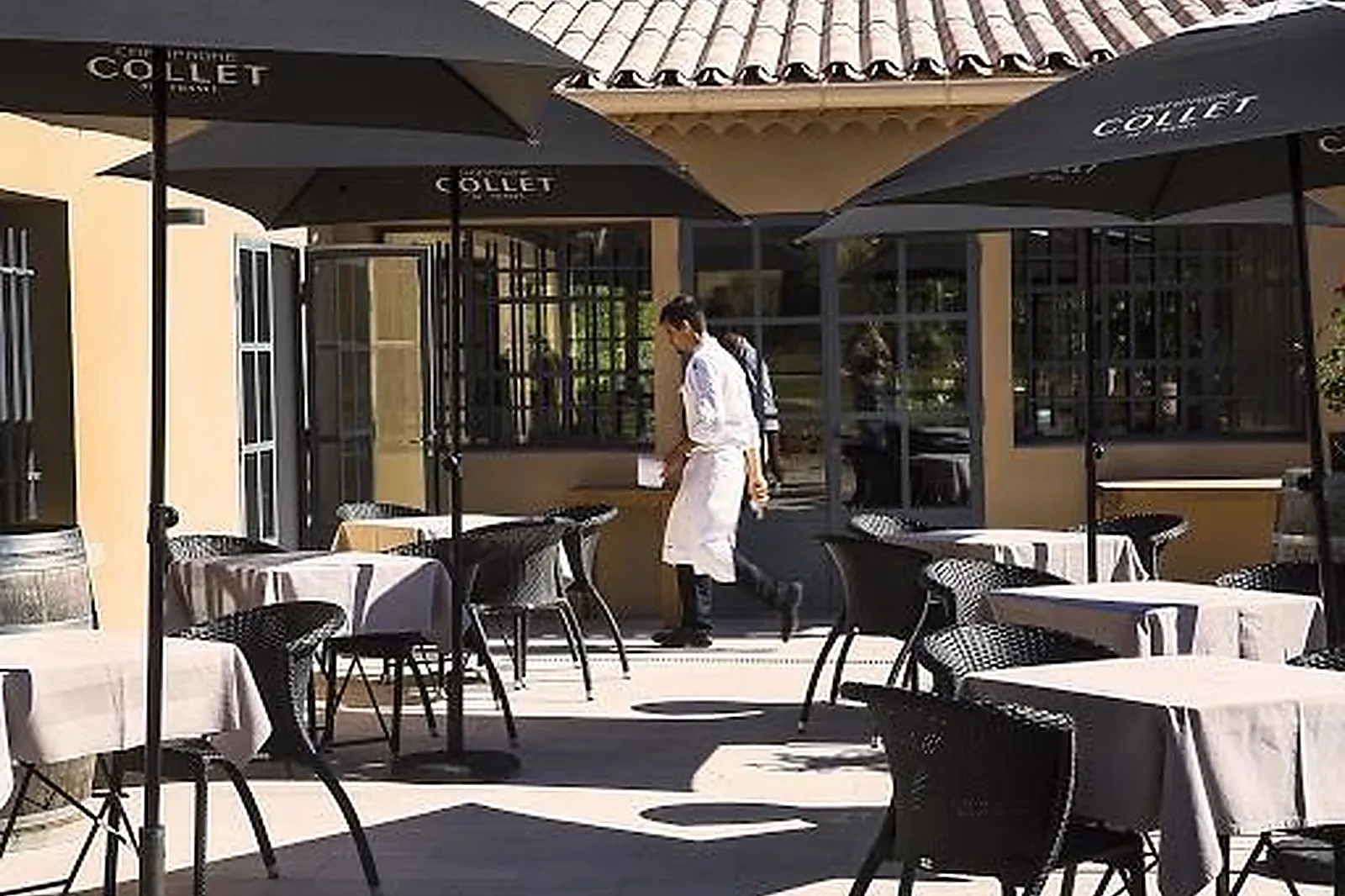 Cafés et Restaurants, RESTAURANTS - SAINT-CANNAT (BOUCHES-DU-RHÔNE) : LE MAS BOTTERO