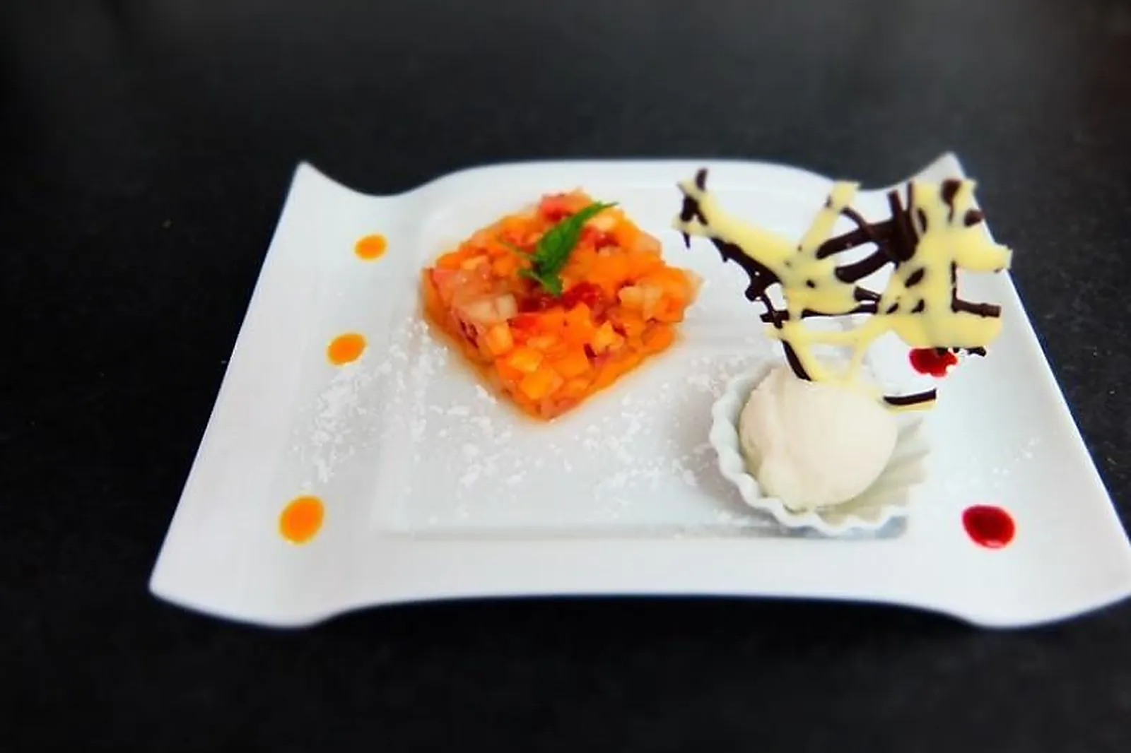 Cafés et Restaurants, RESTAURANTS - SAINT-CHAFFREY (HAUTES-ALPES) : RESTAURANT LE LOUP BLANC