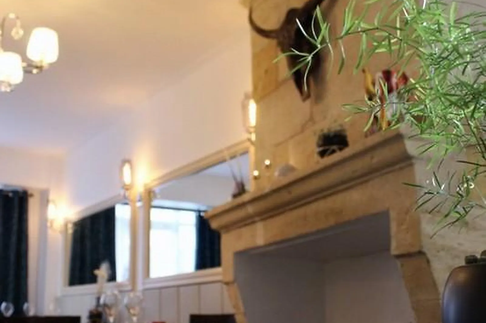 Cafés et Restaurants, RESTAURANTS - SAINT-EMILION (GIRONDE) : LL&RSQUO;HUITRIER PIE