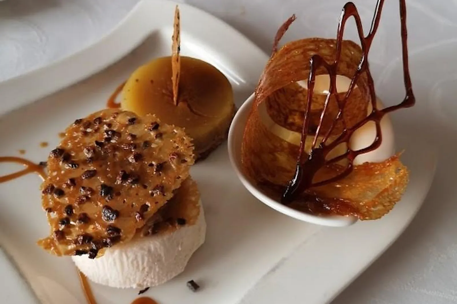 Cafés et Restaurants, RESTAURANTS - SAINT-ETIENNE (LOIRE) : LES PLATS CANAILLES